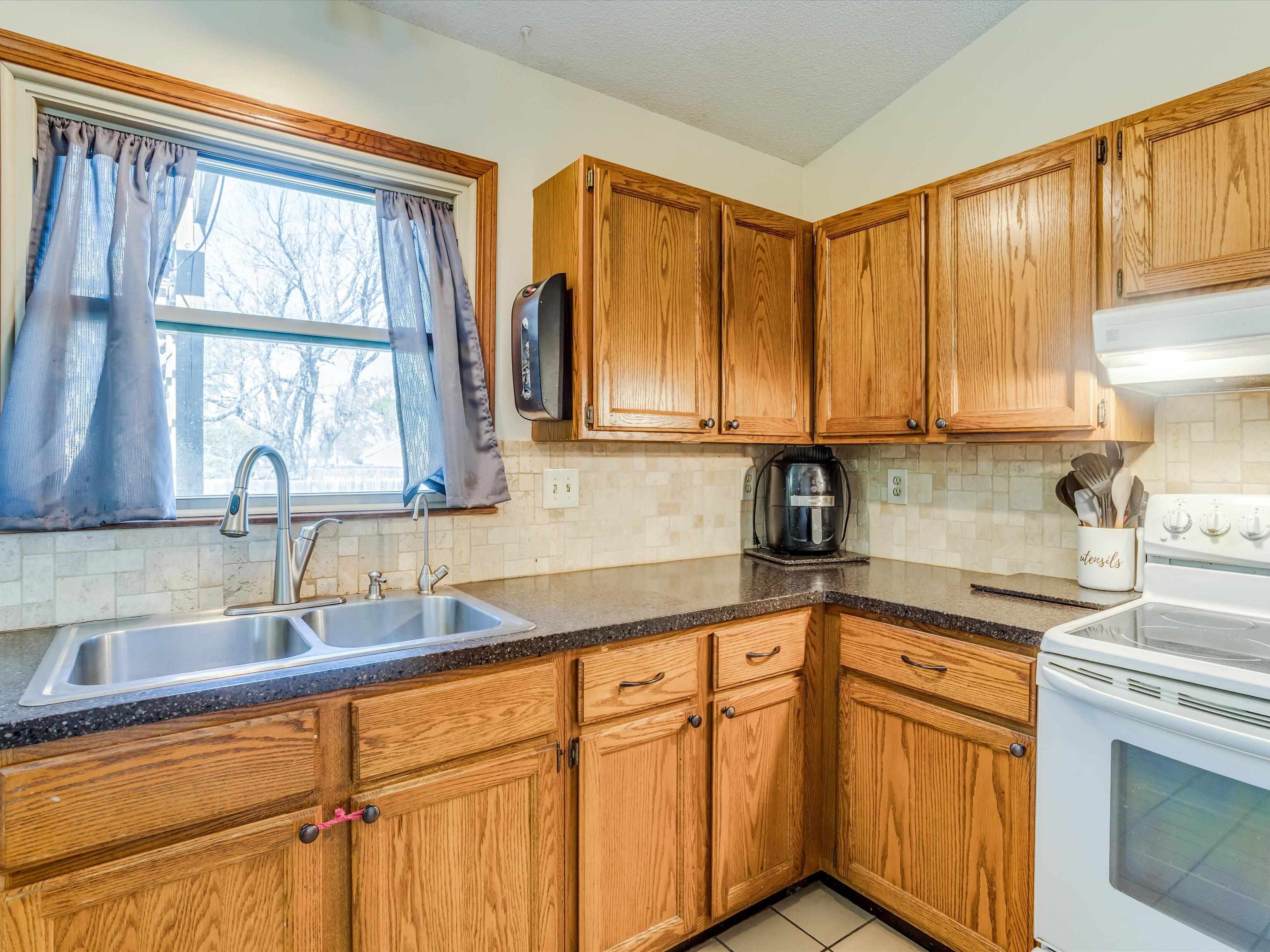 3945 N Garland Cir, Wichita, Kansas image 11