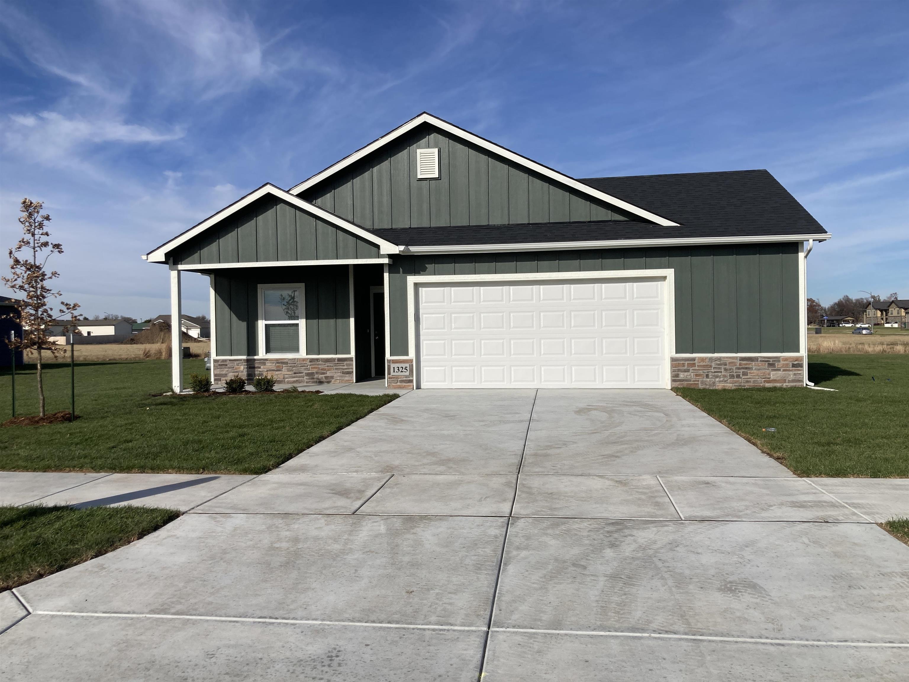 1325 Robin Dr, McPherson, Kansas image 1