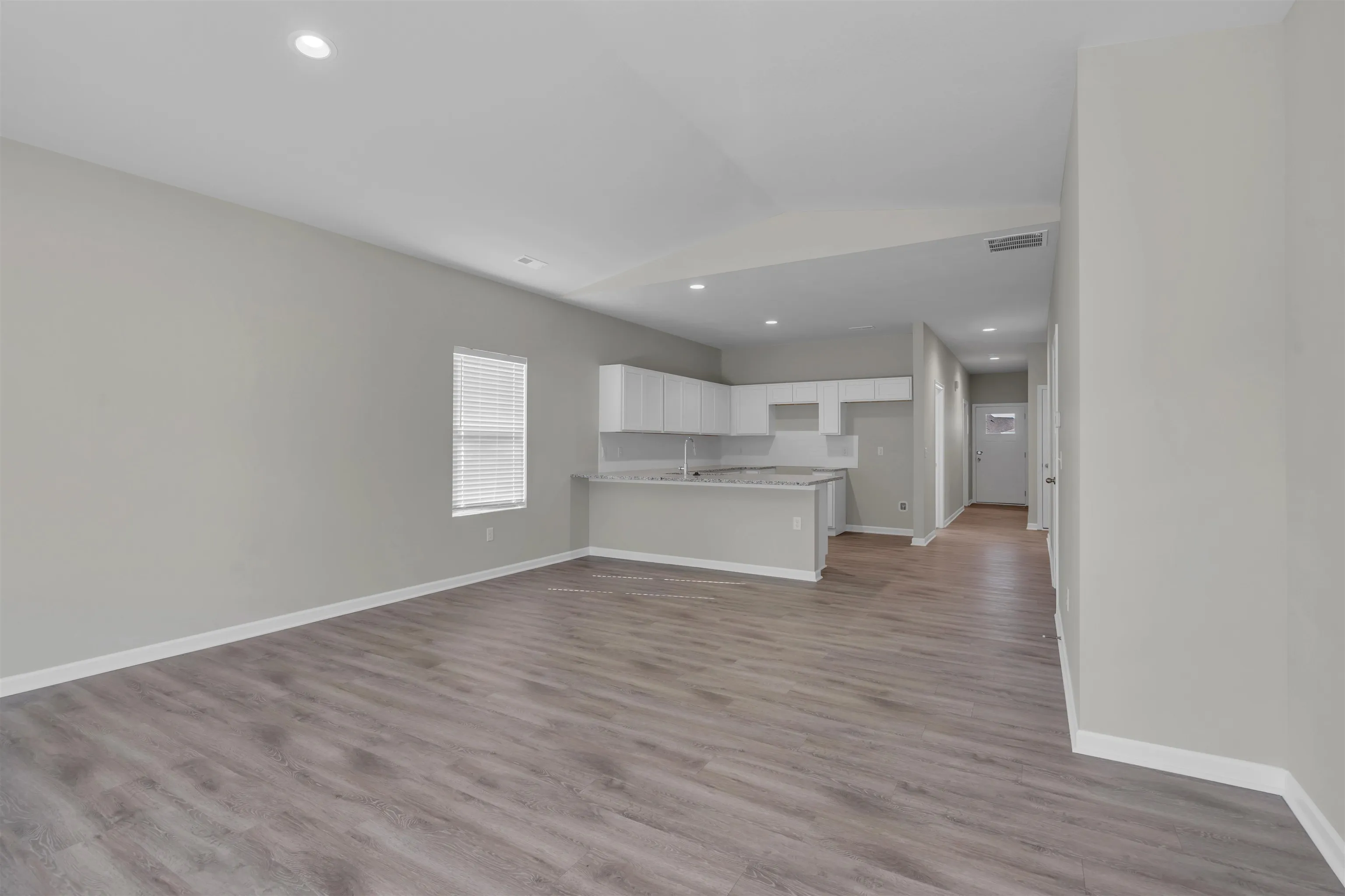 McPherson, Kansas 67460, United States, 4 Bedrooms Bedrooms, ,2 BathroomsBathrooms,Residential,Active,47212