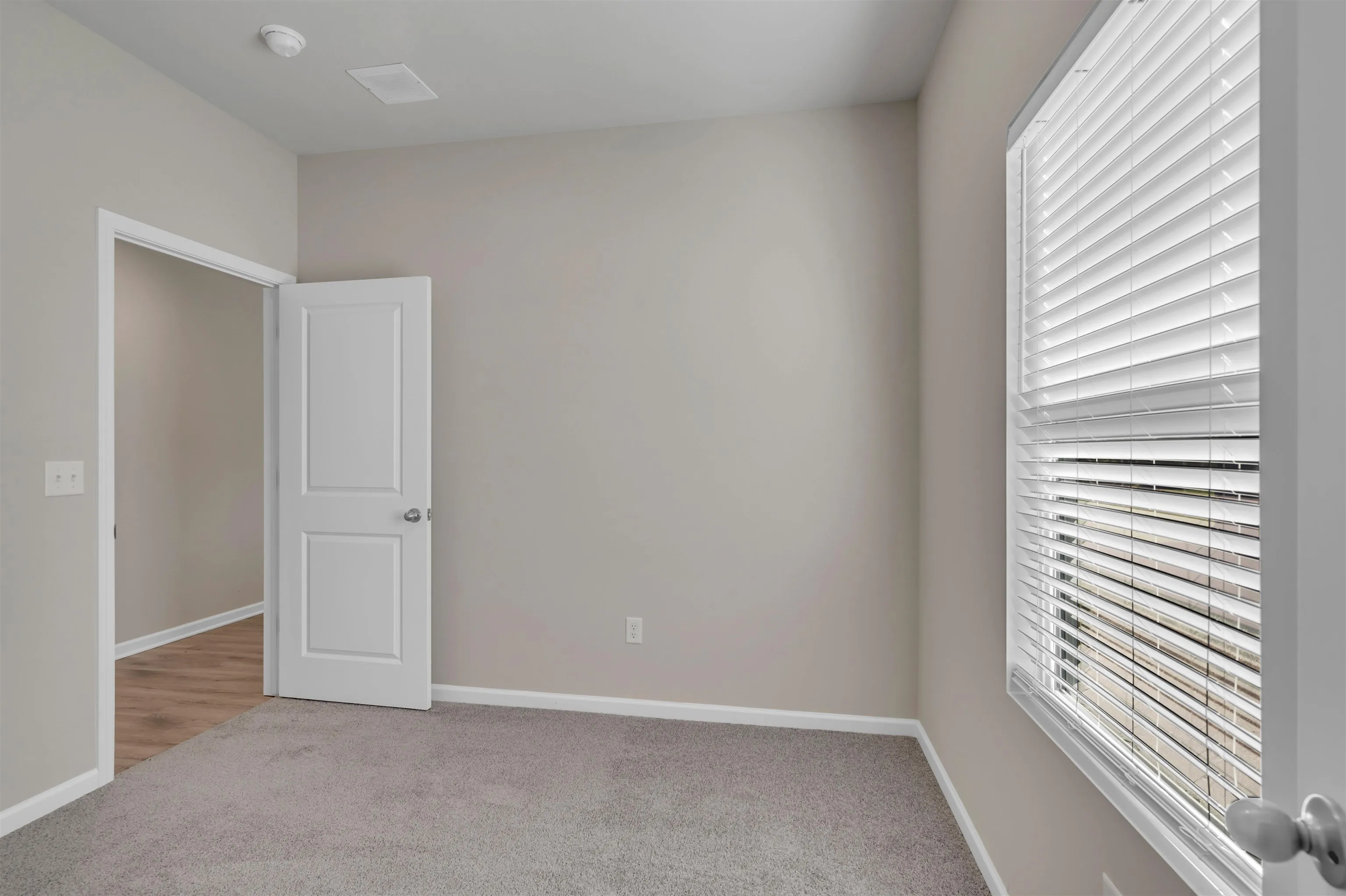 McPherson, Kansas 67460, United States, 4 Bedrooms Bedrooms, ,2 BathroomsBathrooms,Residential,Active,47212