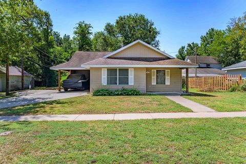 Homes For Sale - 219 W 13th Ave<br/> Cowley County, Winfield, KS 67156