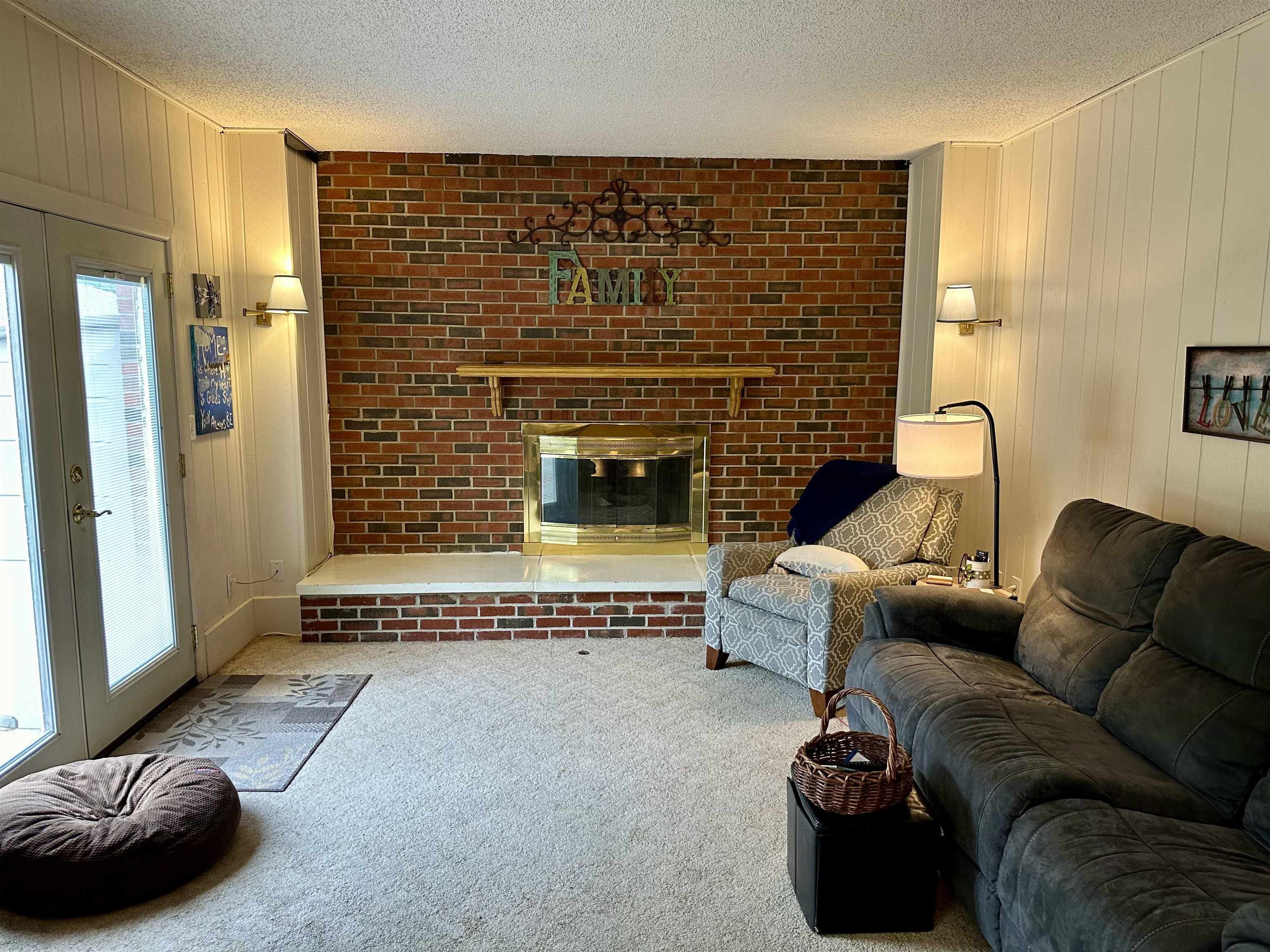 Newton, Kansas 67114, United States, 5 Bedrooms Bedrooms, ,3 BathroomsBathrooms,Residential,Pending,56220