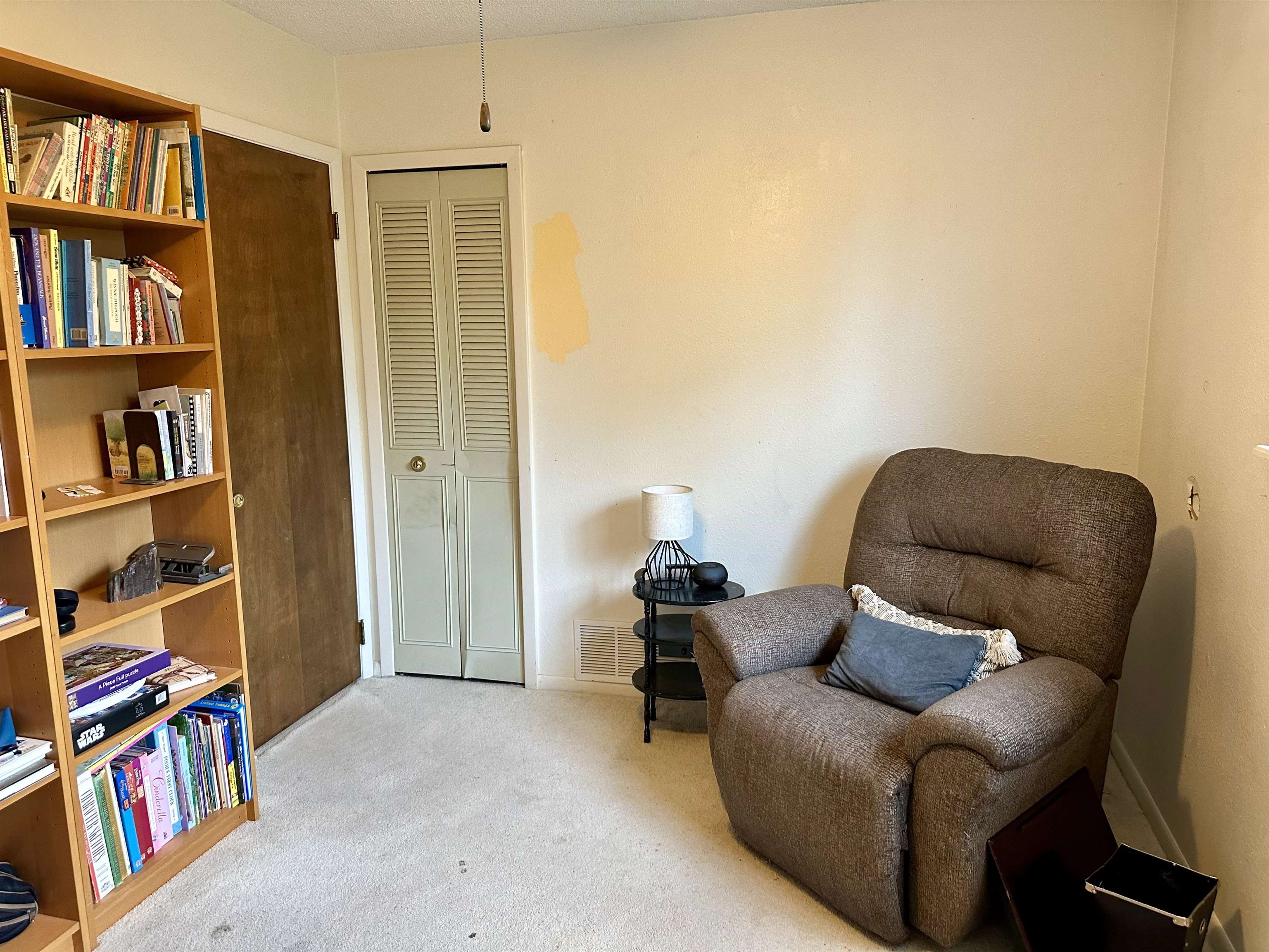 Newton, Kansas 67114, United States, 5 Bedrooms Bedrooms, ,3 BathroomsBathrooms,Residential,Pending,56220