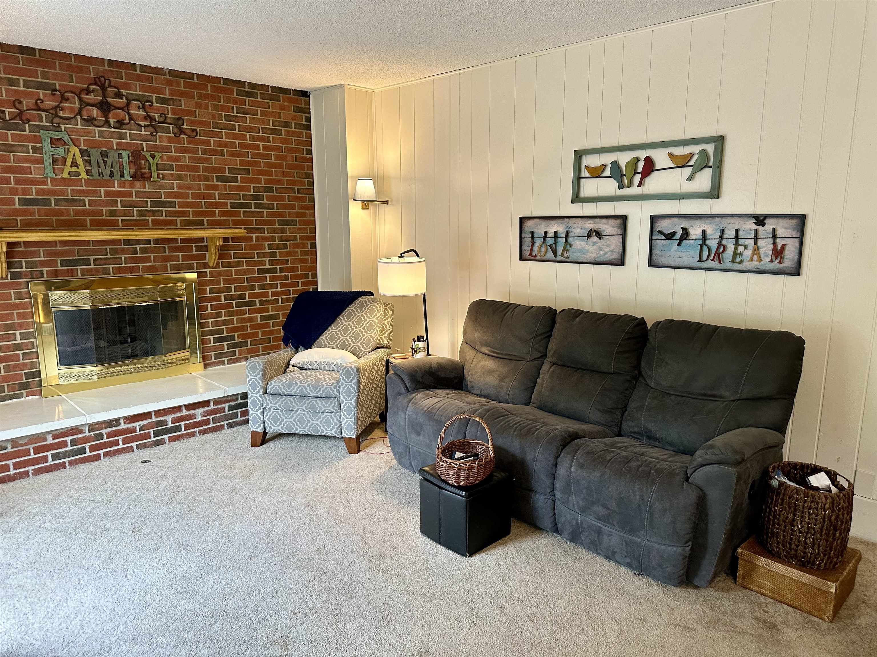 Newton, Kansas 67114, United States, 5 Bedrooms Bedrooms, ,3 BathroomsBathrooms,Residential,Pending,56220