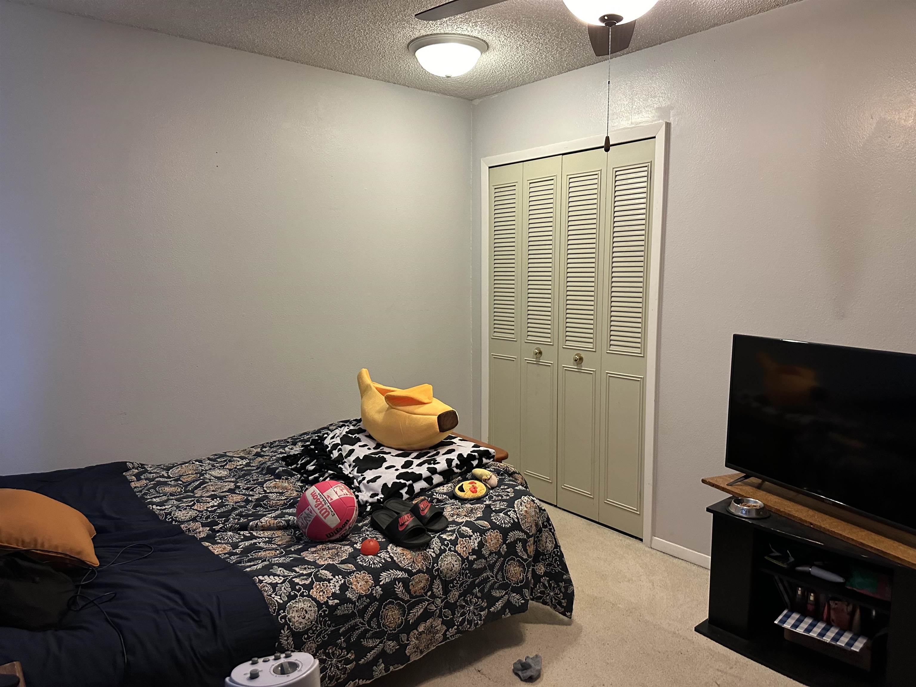 Newton, Kansas 67114, United States, 5 Bedrooms Bedrooms, ,3 BathroomsBathrooms,Residential,Pending,56220