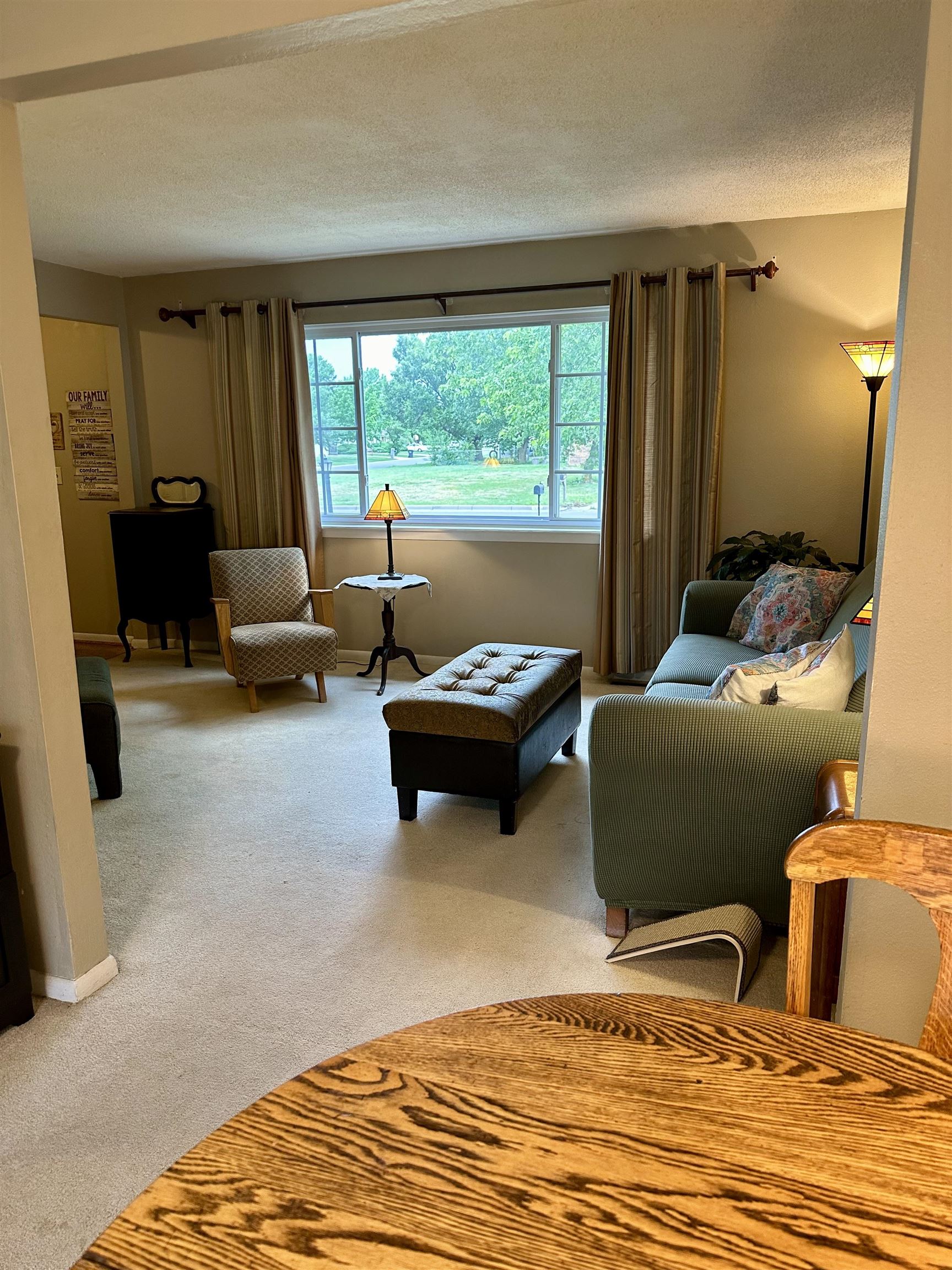 Newton, Kansas 67114, United States, 5 Bedrooms Bedrooms, ,3 BathroomsBathrooms,Residential,Pending,56220