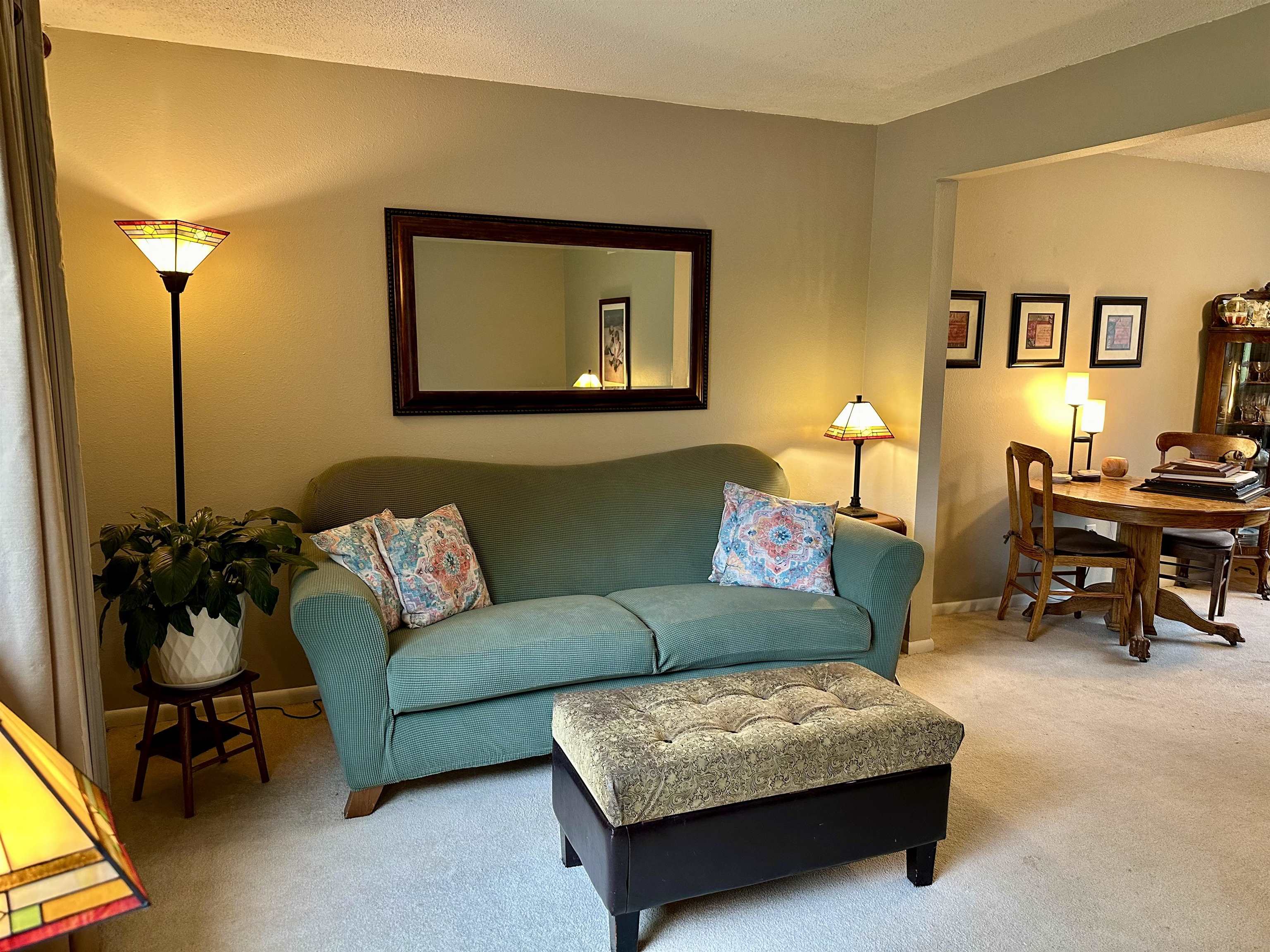 Newton, Kansas 67114, United States, 5 Bedrooms Bedrooms, ,3 BathroomsBathrooms,Residential,Pending,56220