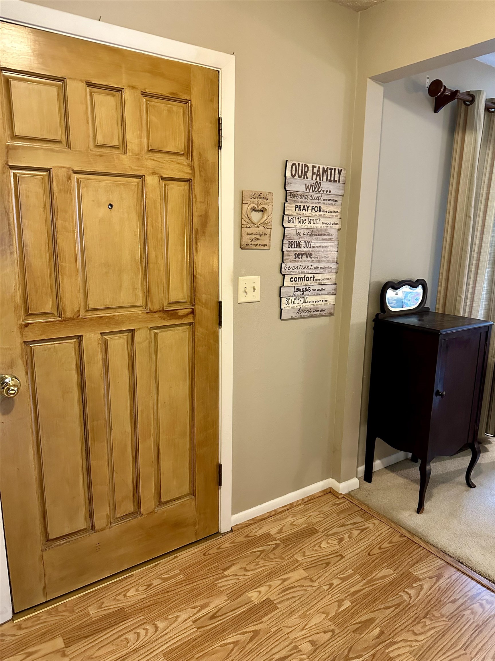 Newton, Kansas 67114, United States, 5 Bedrooms Bedrooms, ,3 BathroomsBathrooms,Residential,Pending,56220