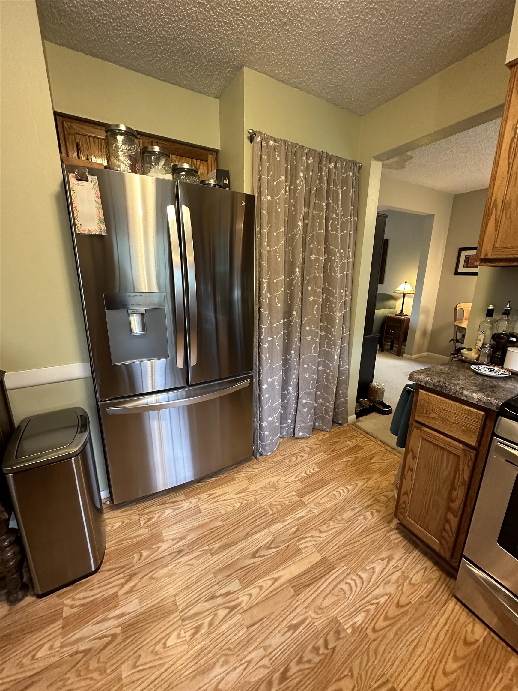 Newton, Kansas 67114, United States, 5 Bedrooms Bedrooms, ,3 BathroomsBathrooms,Residential,Pending,56220