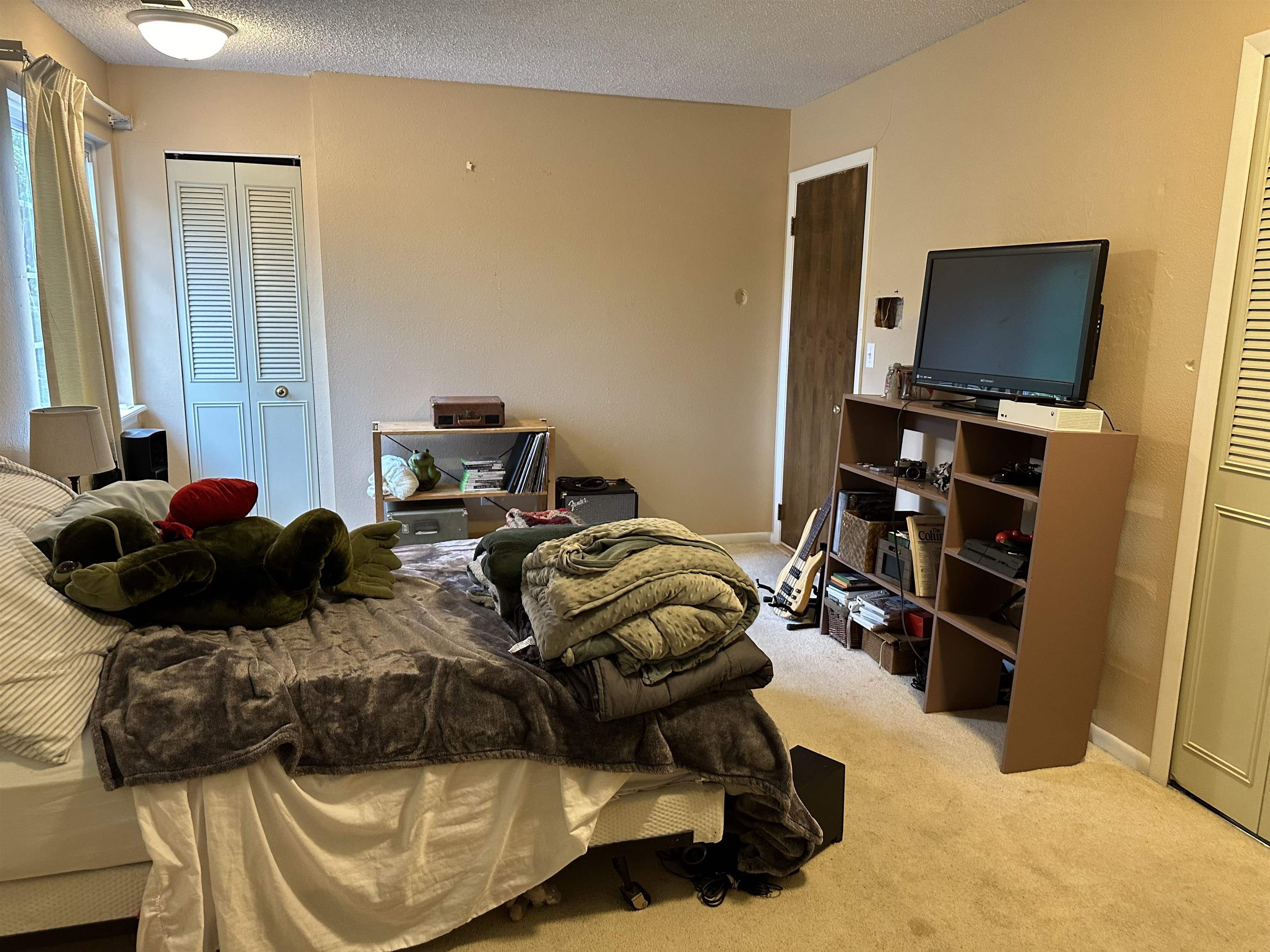 Newton, Kansas 67114, United States, 5 Bedrooms Bedrooms, ,3 BathroomsBathrooms,Residential,Pending,56220