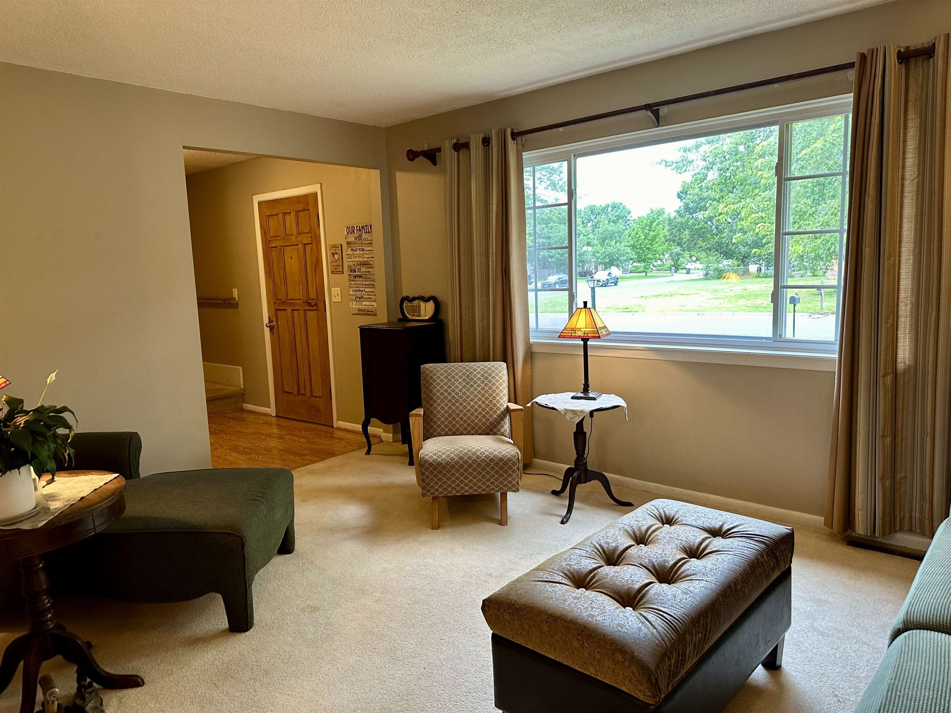 Newton, Kansas 67114, United States, 5 Bedrooms Bedrooms, ,3 BathroomsBathrooms,Residential,Pending,56220