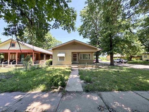 Homes For Sale - 1326 S C St<br/> Arkansas City, KS 67005