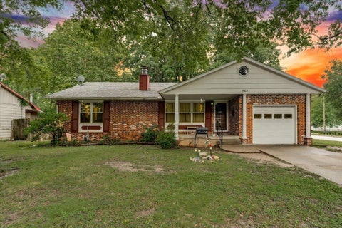 Homes For Sale - 1603 Mound St<br/> Winfield, KS 67156
