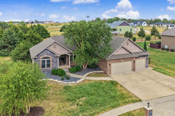 2310 PINECREST CIR, SALINA, KS 67401 - Image 7c9724a7bf83be1bd22fbd827cd7ad2c/1003638861