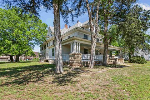 Condo For Sale - 619 N Santa Fe St<br/> Augusta, KS 67010