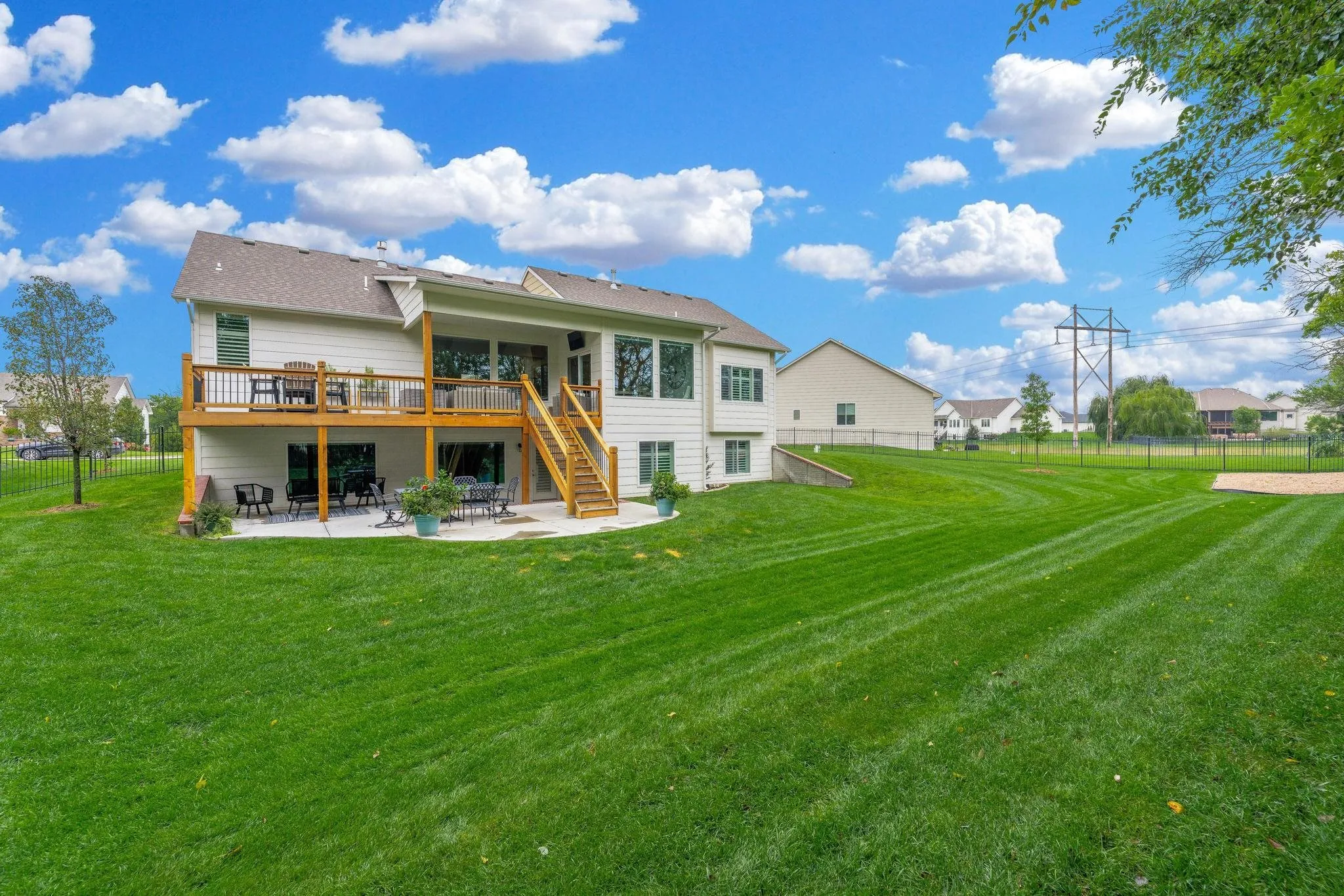 Andover, Kansas 67002, United States, 5 Bedrooms Bedrooms, ,5 BathroomsBathrooms,Residential,Active,225215