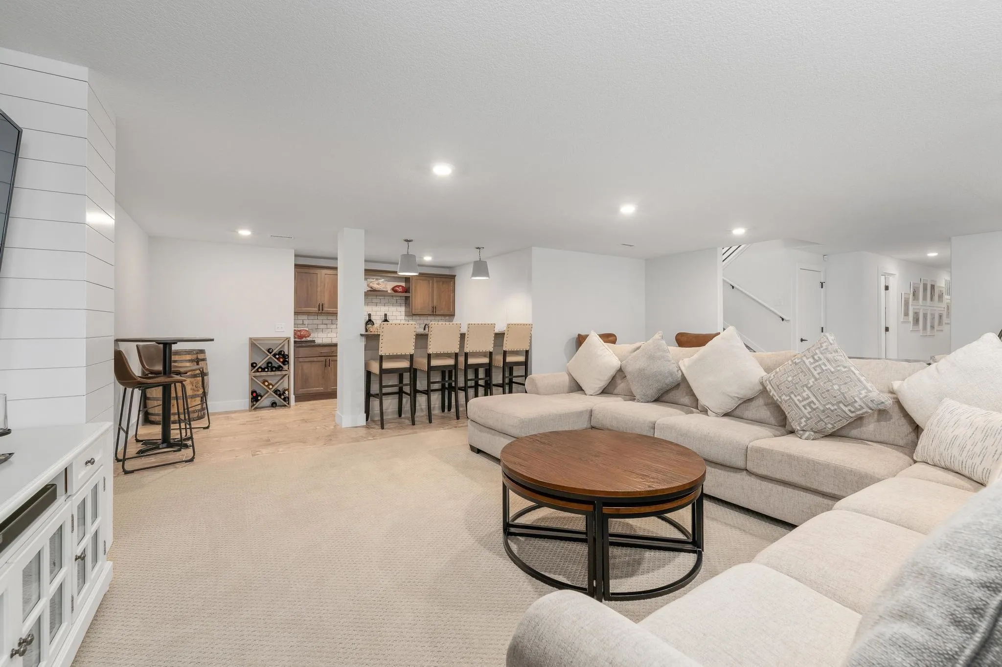 Andover, Kansas 67002, United States, 5 Bedrooms Bedrooms, ,5 BathroomsBathrooms,Residential,Active,225215