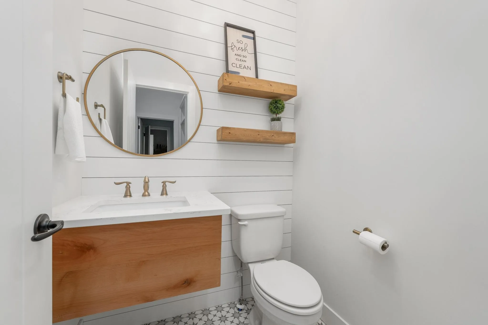 Andover, Kansas 67002, United States, 5 Bedrooms Bedrooms, ,5 BathroomsBathrooms,Residential,Active,225215