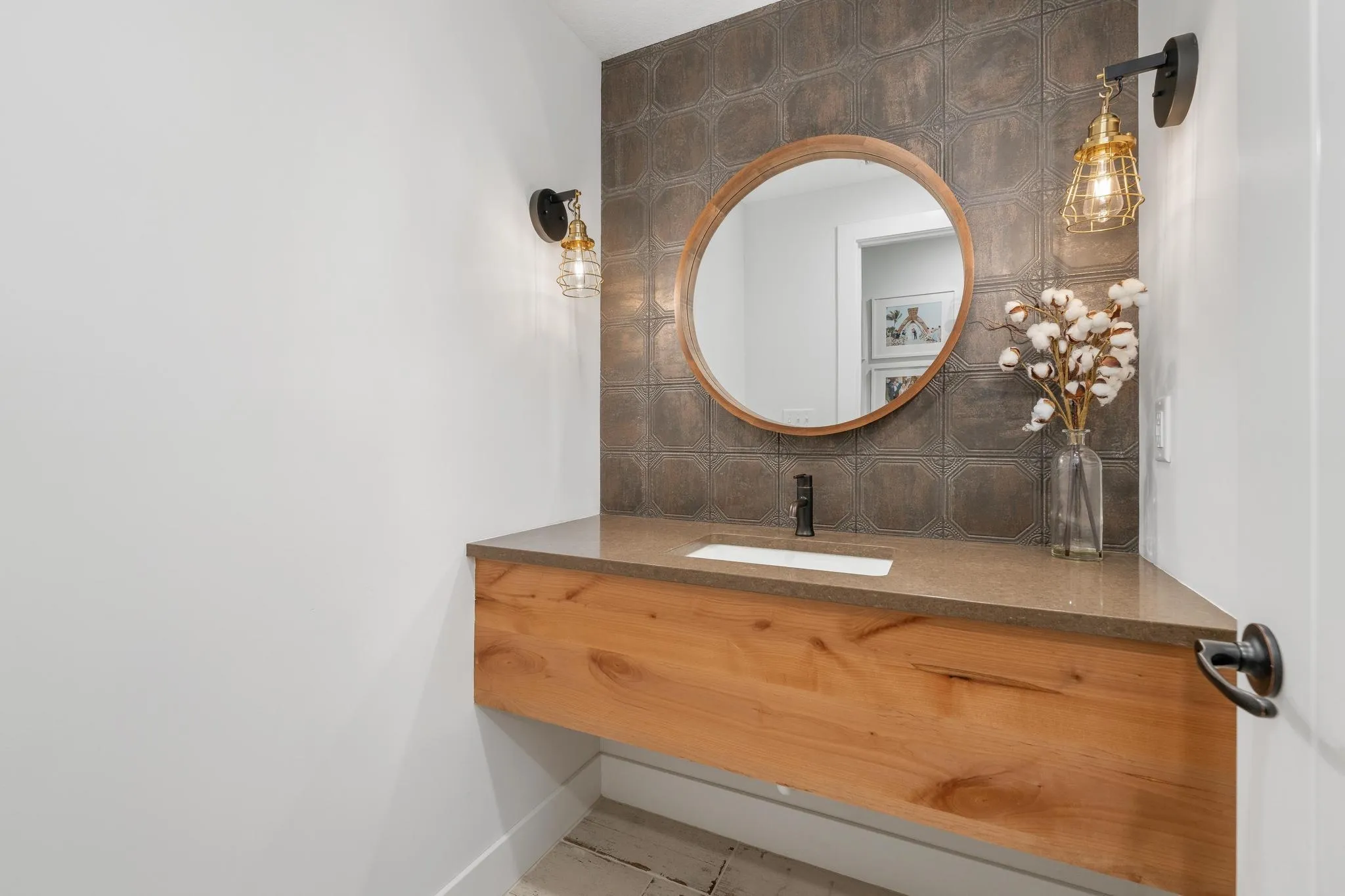 Andover, Kansas 67002, United States, 5 Bedrooms Bedrooms, ,5 BathroomsBathrooms,Residential,Active,225215