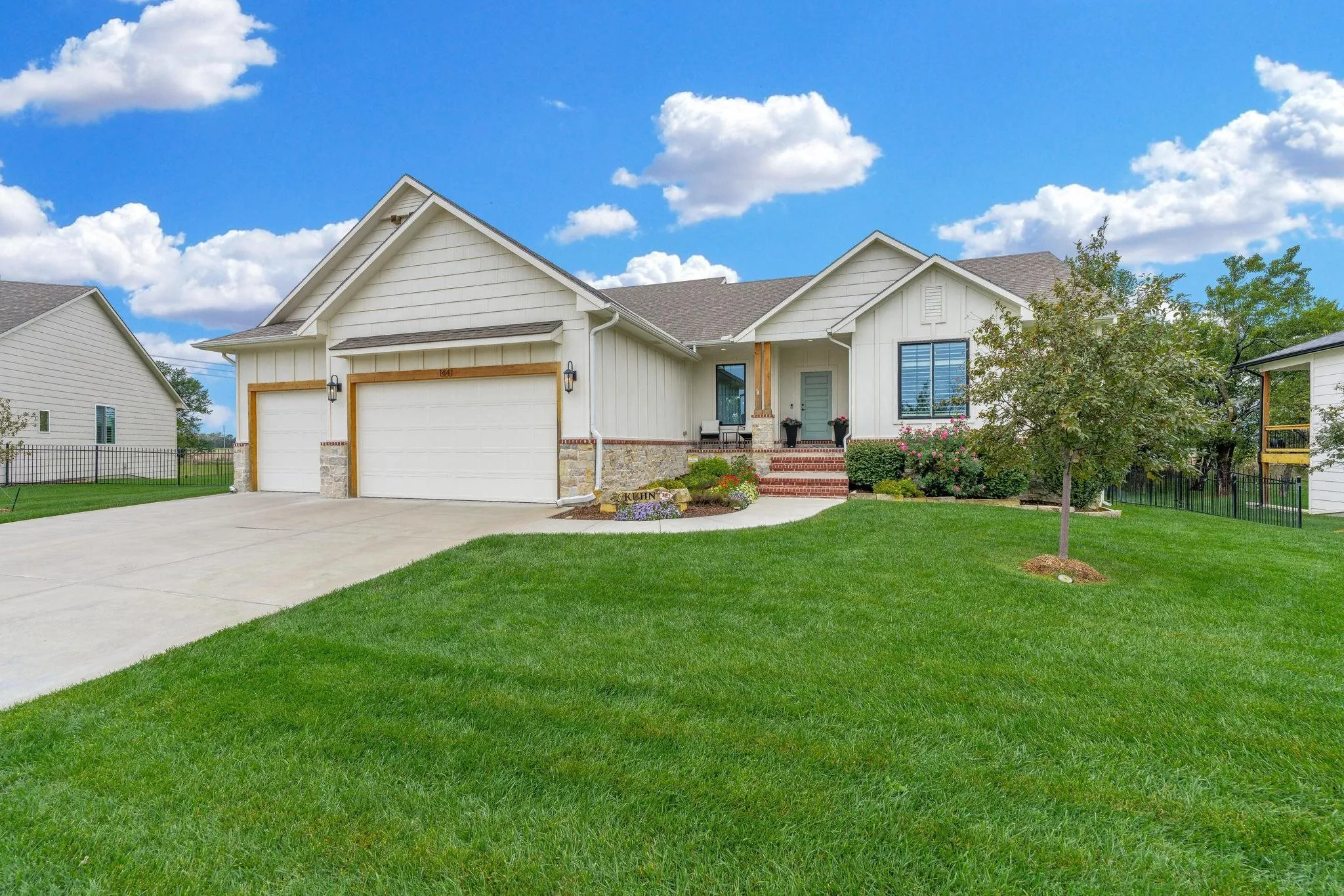 Andover, Kansas 67002, United States, 5 Bedrooms Bedrooms, ,5 BathroomsBathrooms,Residential,Active,225215