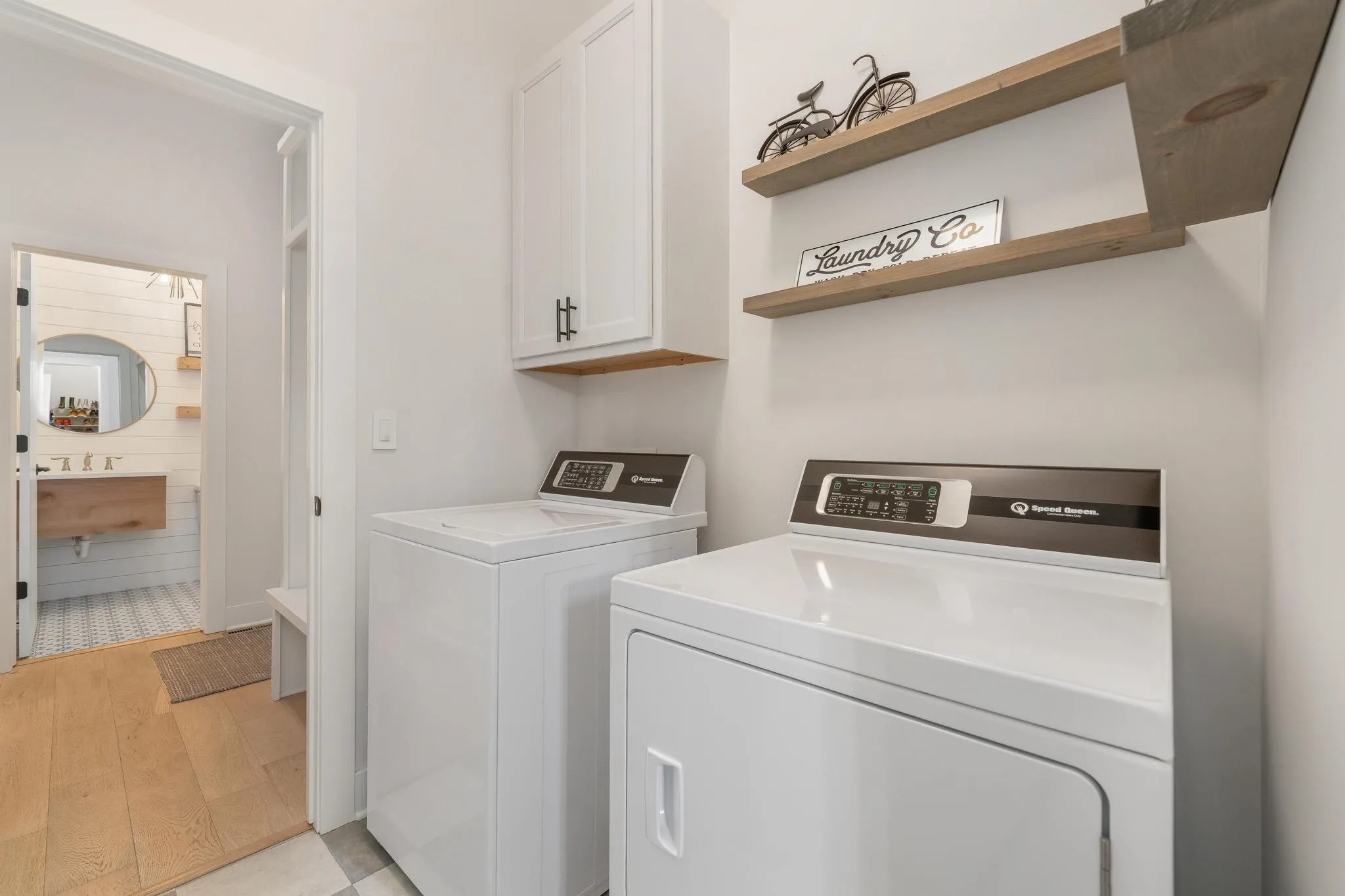 Andover, Kansas 67002, United States, 5 Bedrooms Bedrooms, ,5 BathroomsBathrooms,Residential,Active,225215