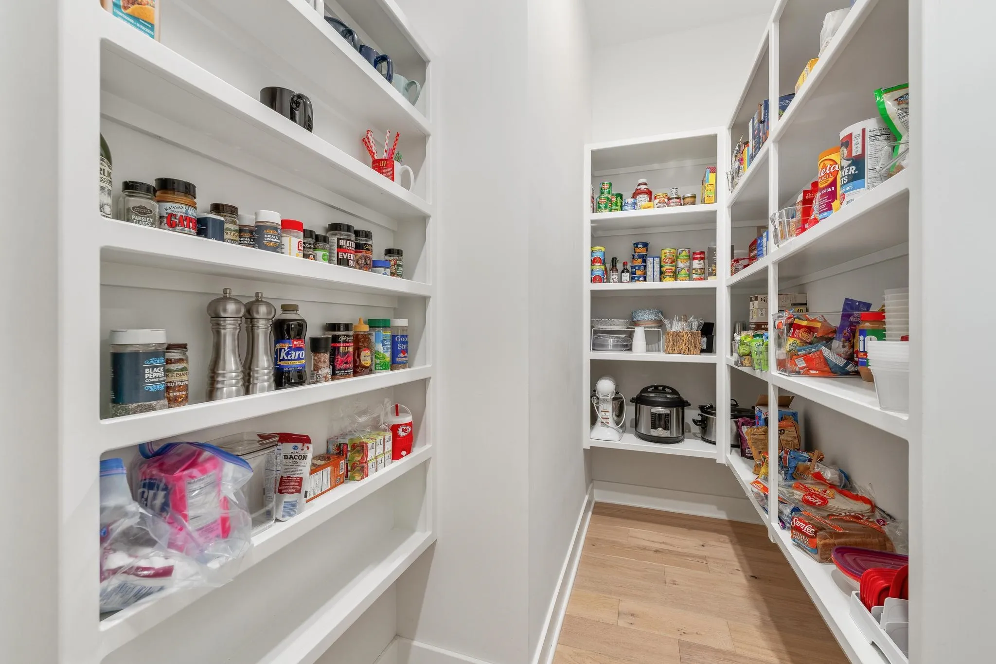 Andover, Kansas 67002, United States, 5 Bedrooms Bedrooms, ,5 BathroomsBathrooms,Residential,Active,225215