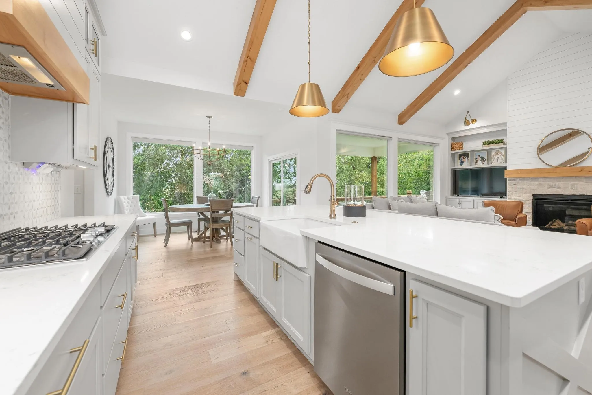 Andover, Kansas 67002, United States, 5 Bedrooms Bedrooms, ,5 BathroomsBathrooms,Residential,Active,225215