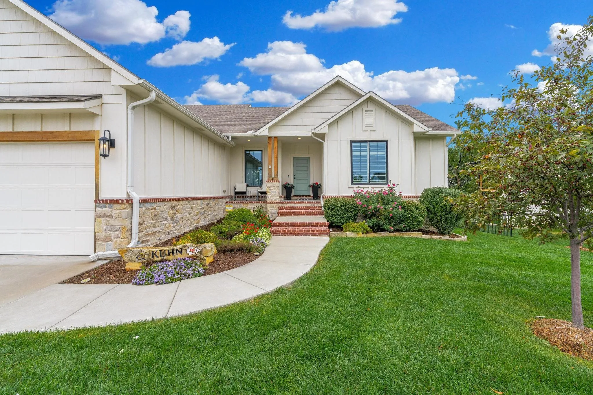 Andover, Kansas 67002, United States, 5 Bedrooms Bedrooms, ,5 BathroomsBathrooms,Residential,Active,225215