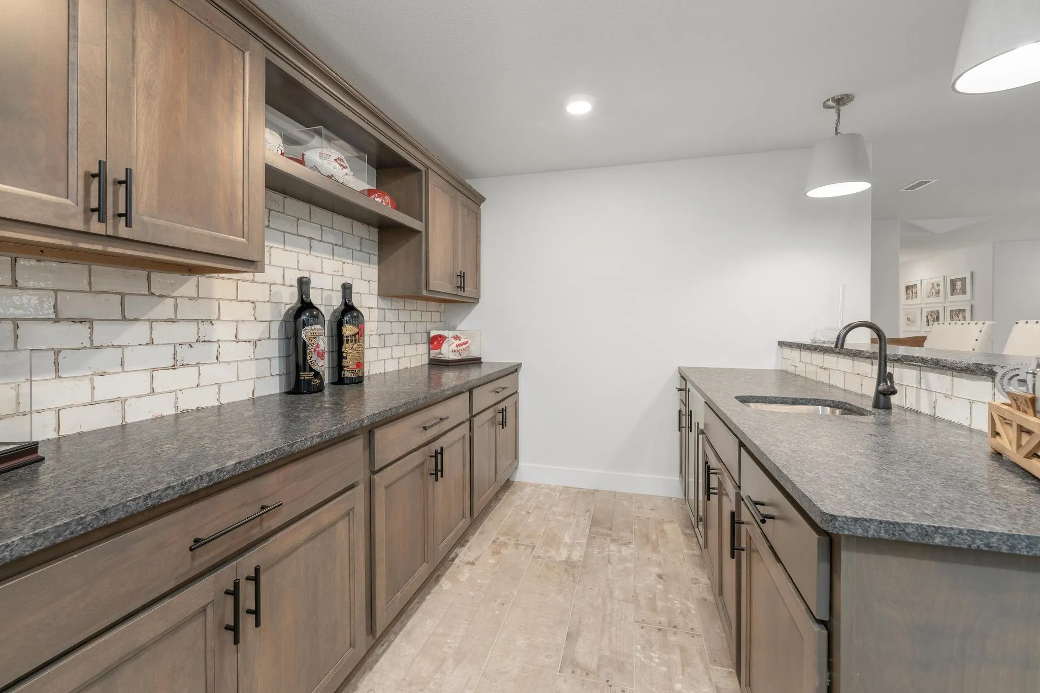 Andover, Kansas 67002, United States, 5 Bedrooms Bedrooms, ,5 BathroomsBathrooms,Residential,Active,225215