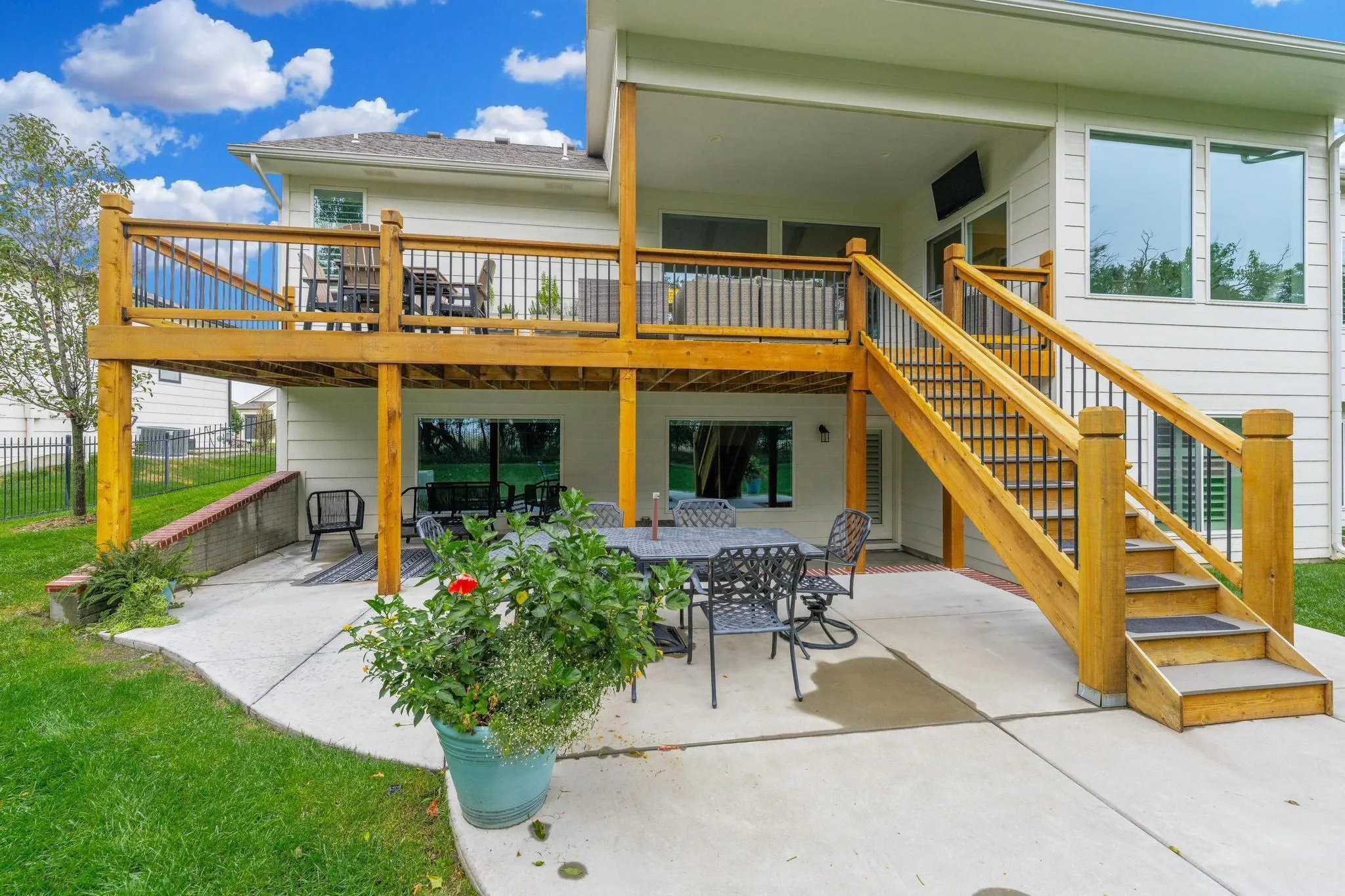 Andover, Kansas 67002, United States, 5 Bedrooms Bedrooms, ,5 BathroomsBathrooms,Residential,Active,225215