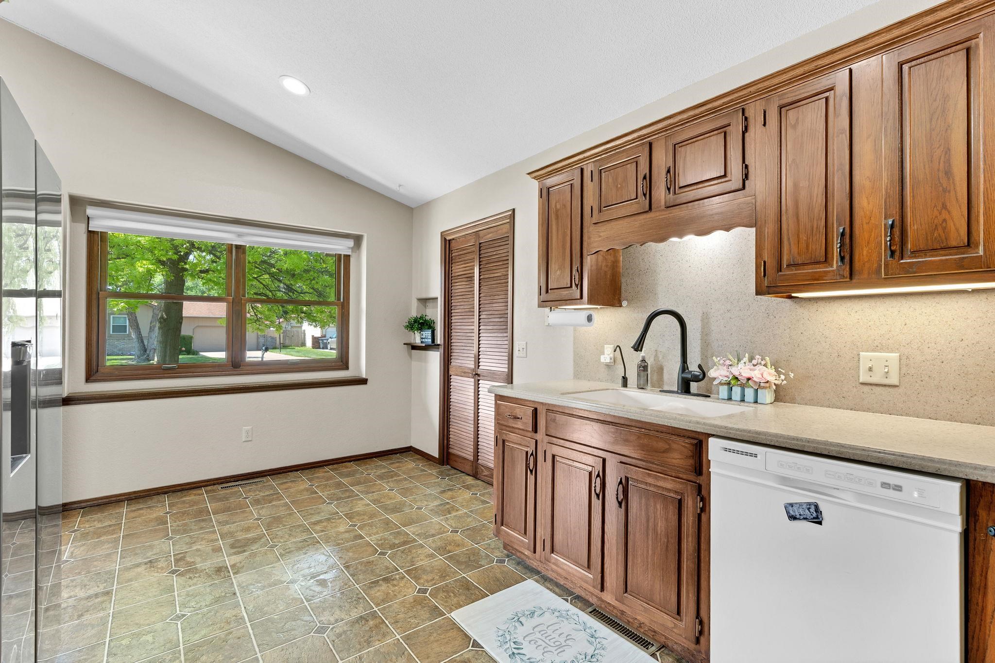 535 N Covington Court, Wichita, Kansas image 20