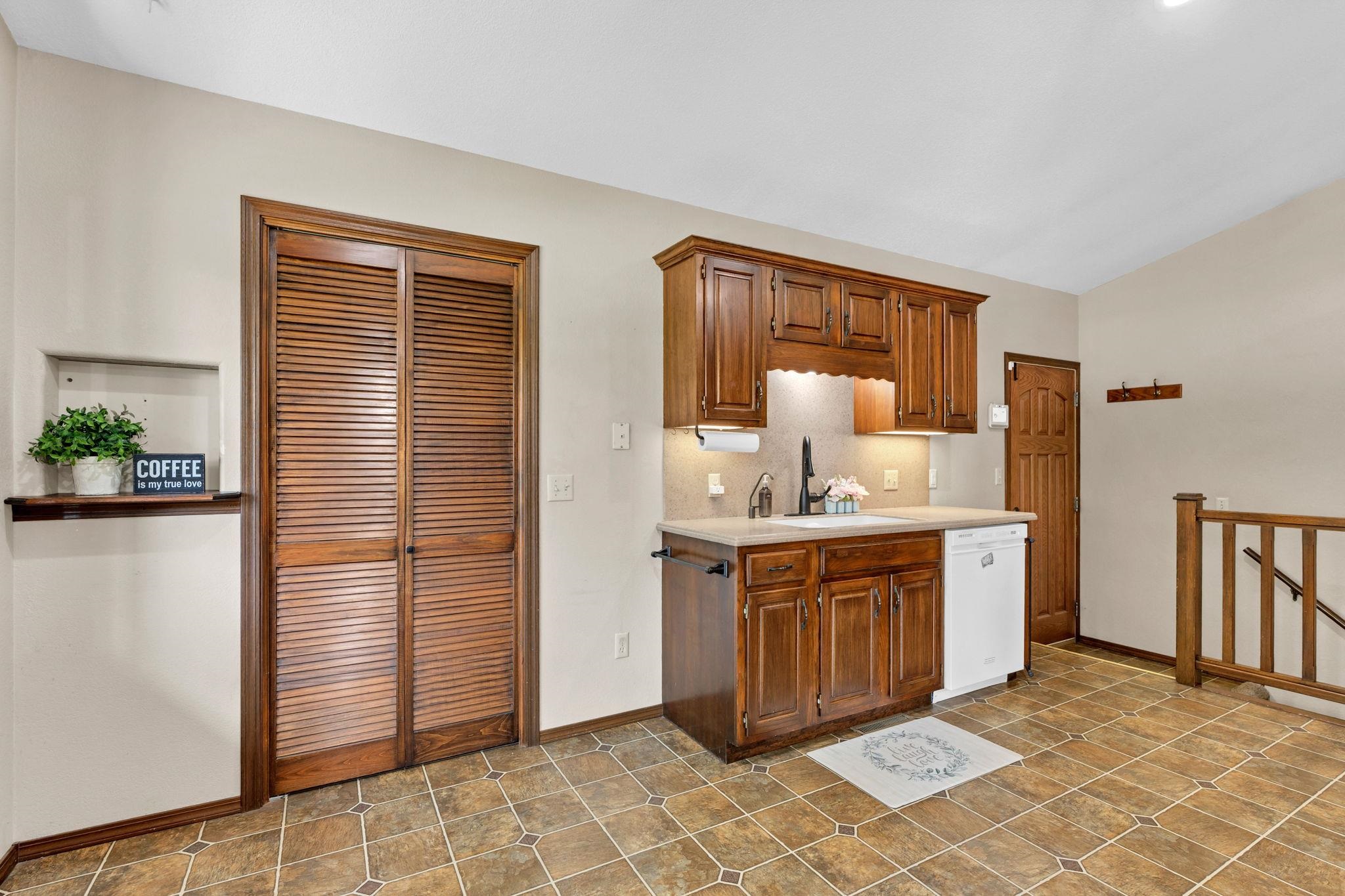 535 N Covington Court, Wichita, Kansas image 17