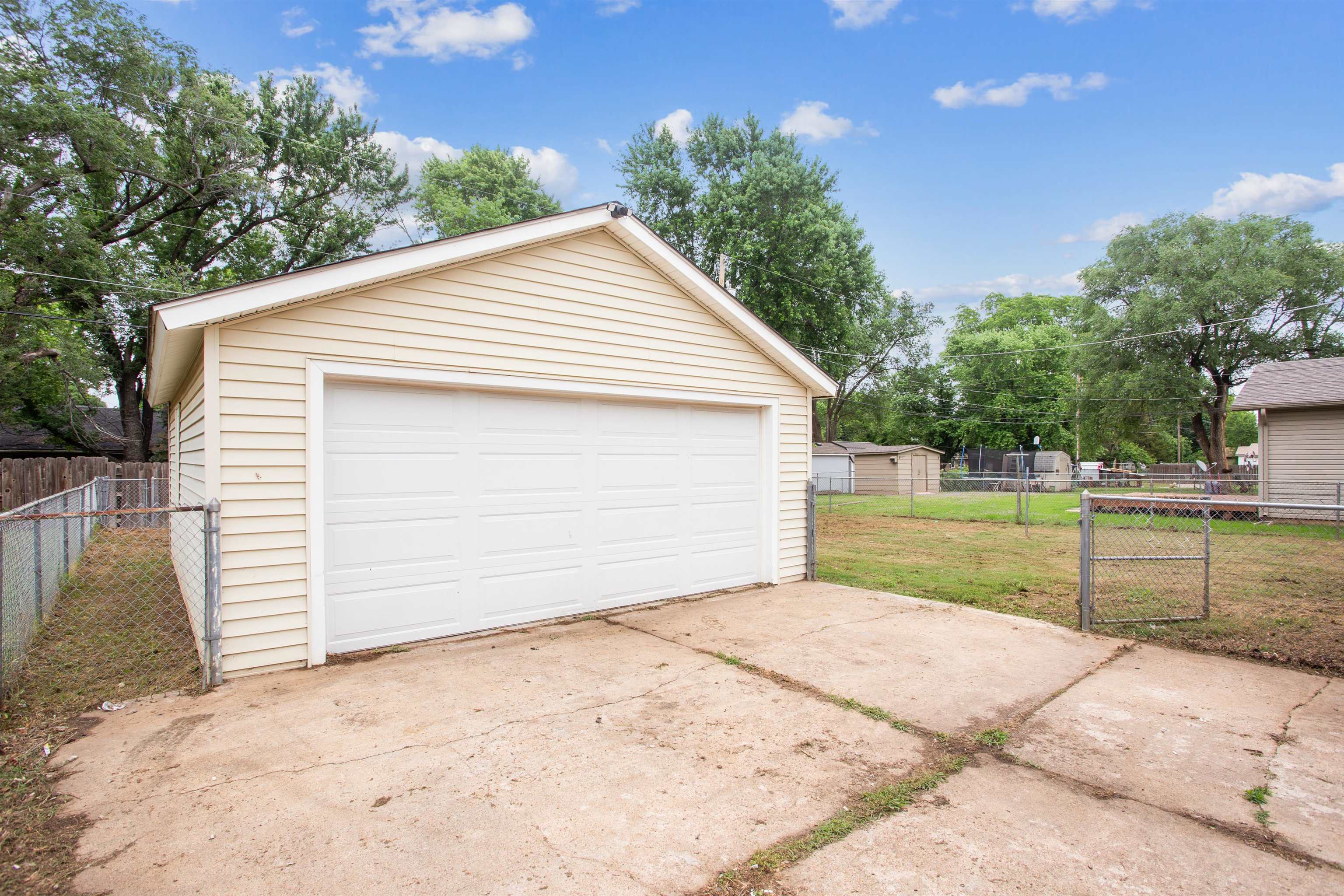 614 W 7th, Haysville, Kansas image 24