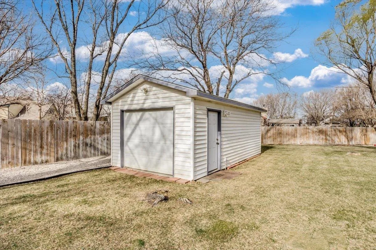 Derby, Kansas 67037, United States, 4 Bedrooms Bedrooms, ,3 BathroomsBathrooms,Residential,Pending,89065