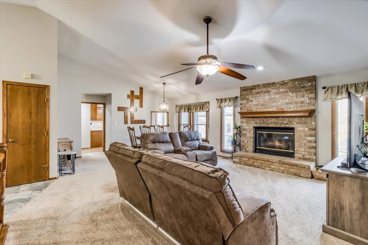 Derby, Kansas 67037, United States, 4 Bedrooms Bedrooms, ,3 BathroomsBathrooms,Residential,Pending,89065