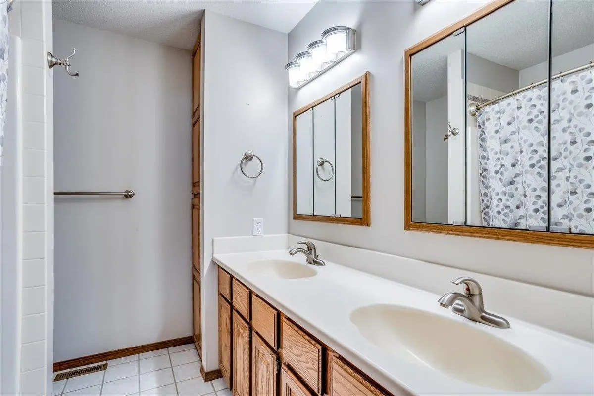 Derby, Kansas 67037, United States, 4 Bedrooms Bedrooms, ,3 BathroomsBathrooms,Residential,Pending,89065