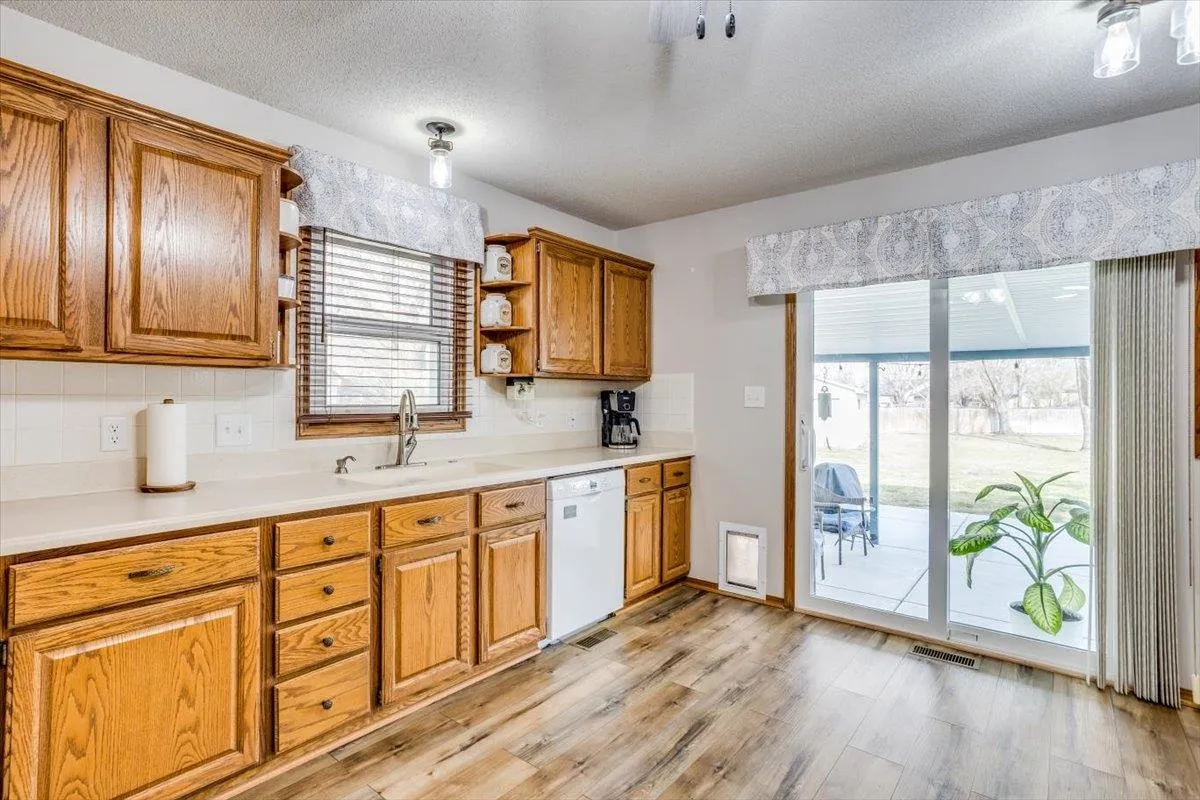 Derby, Kansas 67037, United States, 4 Bedrooms Bedrooms, ,3 BathroomsBathrooms,Residential,Pending,89065