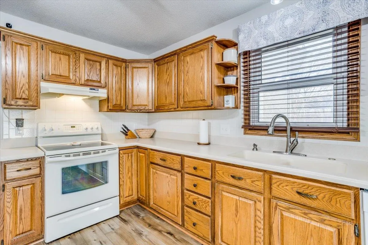 Derby, Kansas 67037, United States, 4 Bedrooms Bedrooms, ,3 BathroomsBathrooms,Residential,Pending,89065