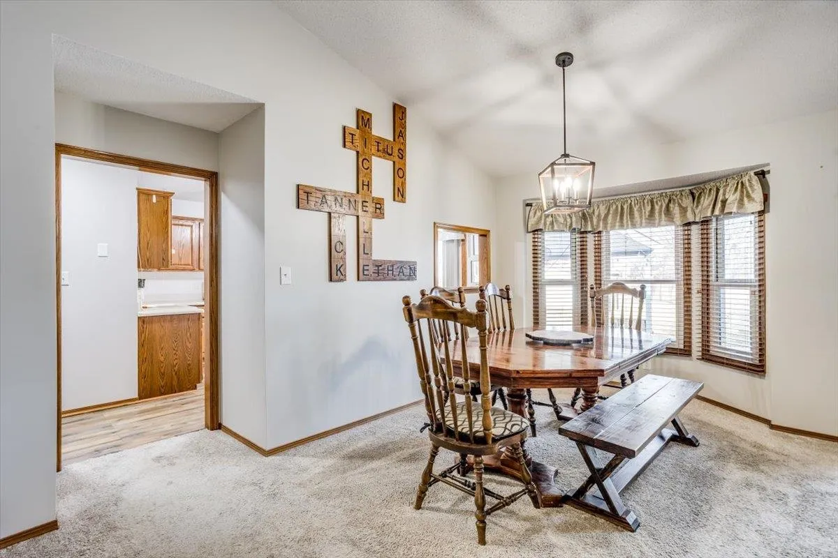 Derby, Kansas 67037, United States, 4 Bedrooms Bedrooms, ,3 BathroomsBathrooms,Residential,Pending,89065