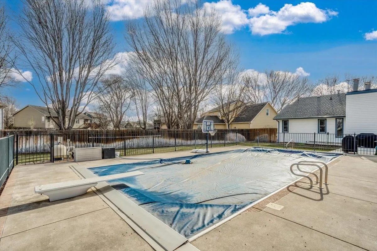 Derby, Kansas 67037, United States, 4 Bedrooms Bedrooms, ,3 BathroomsBathrooms,Residential,Pending,89065