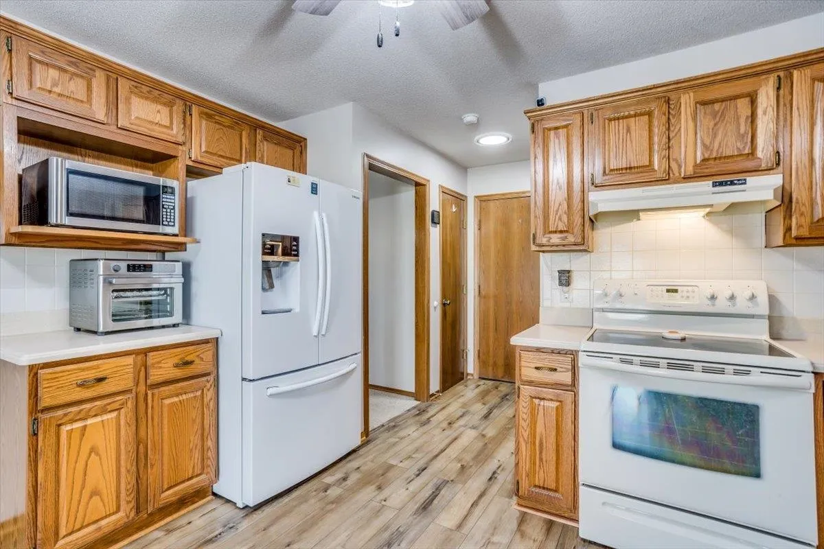 Derby, Kansas 67037, United States, 4 Bedrooms Bedrooms, ,3 BathroomsBathrooms,Residential,Pending,89065