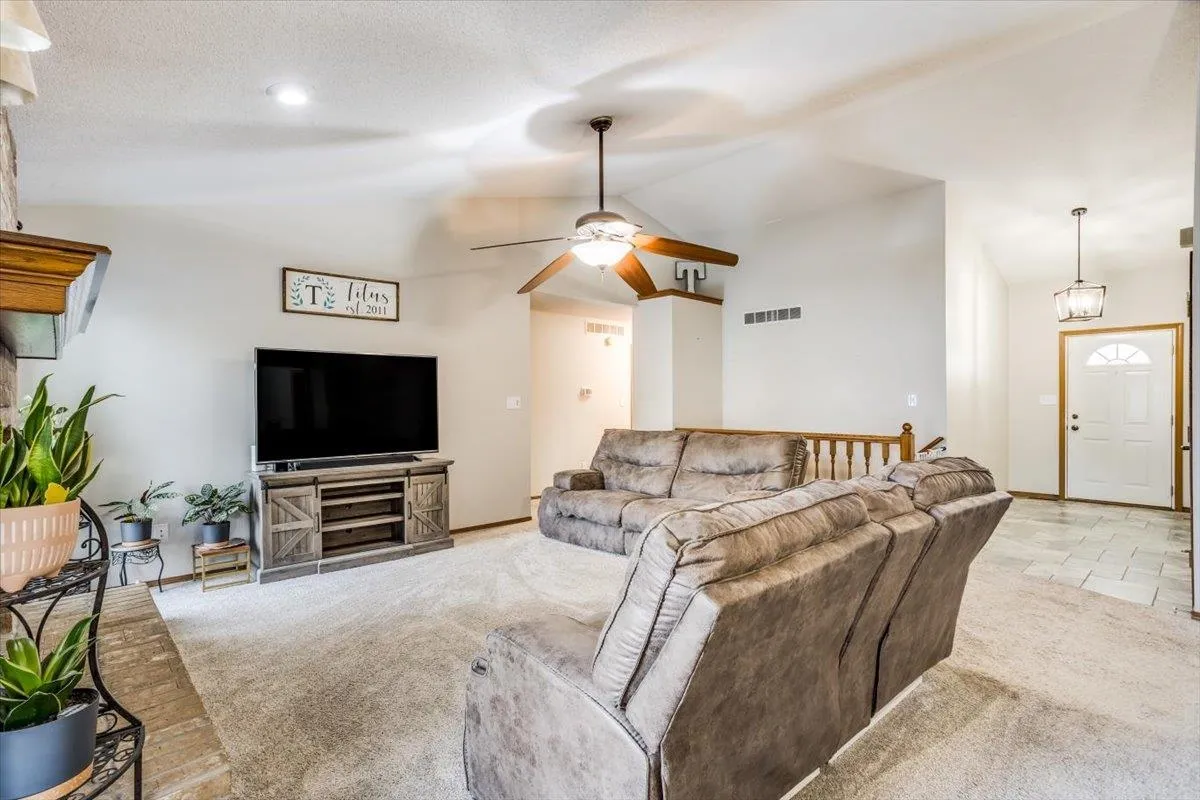 Derby, Kansas 67037, United States, 4 Bedrooms Bedrooms, ,3 BathroomsBathrooms,Residential,Pending,89065