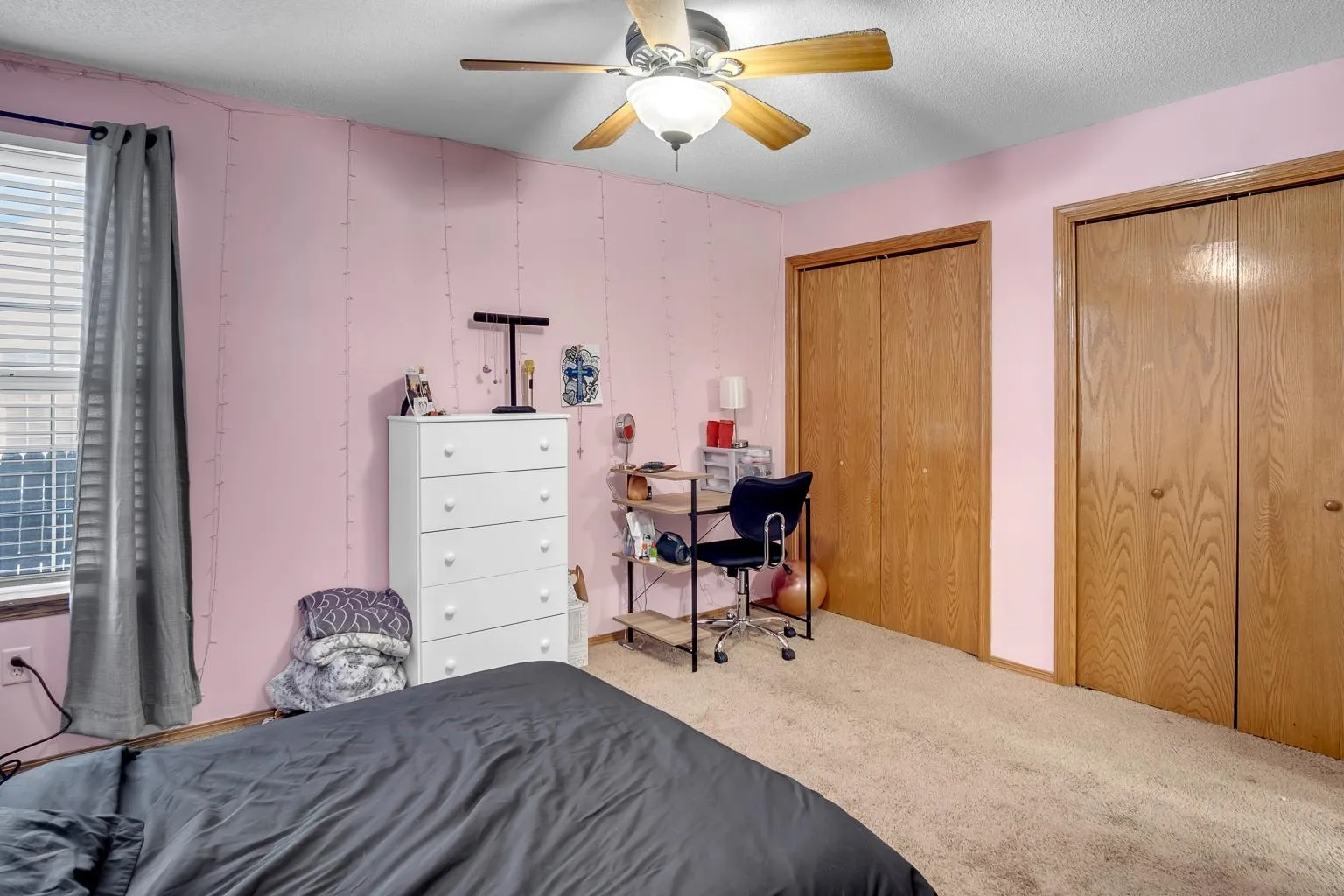 Newton, Kansas 67114, United States, 4 Bedrooms Bedrooms, ,3 BathroomsBathrooms,Residential,Pending,23408