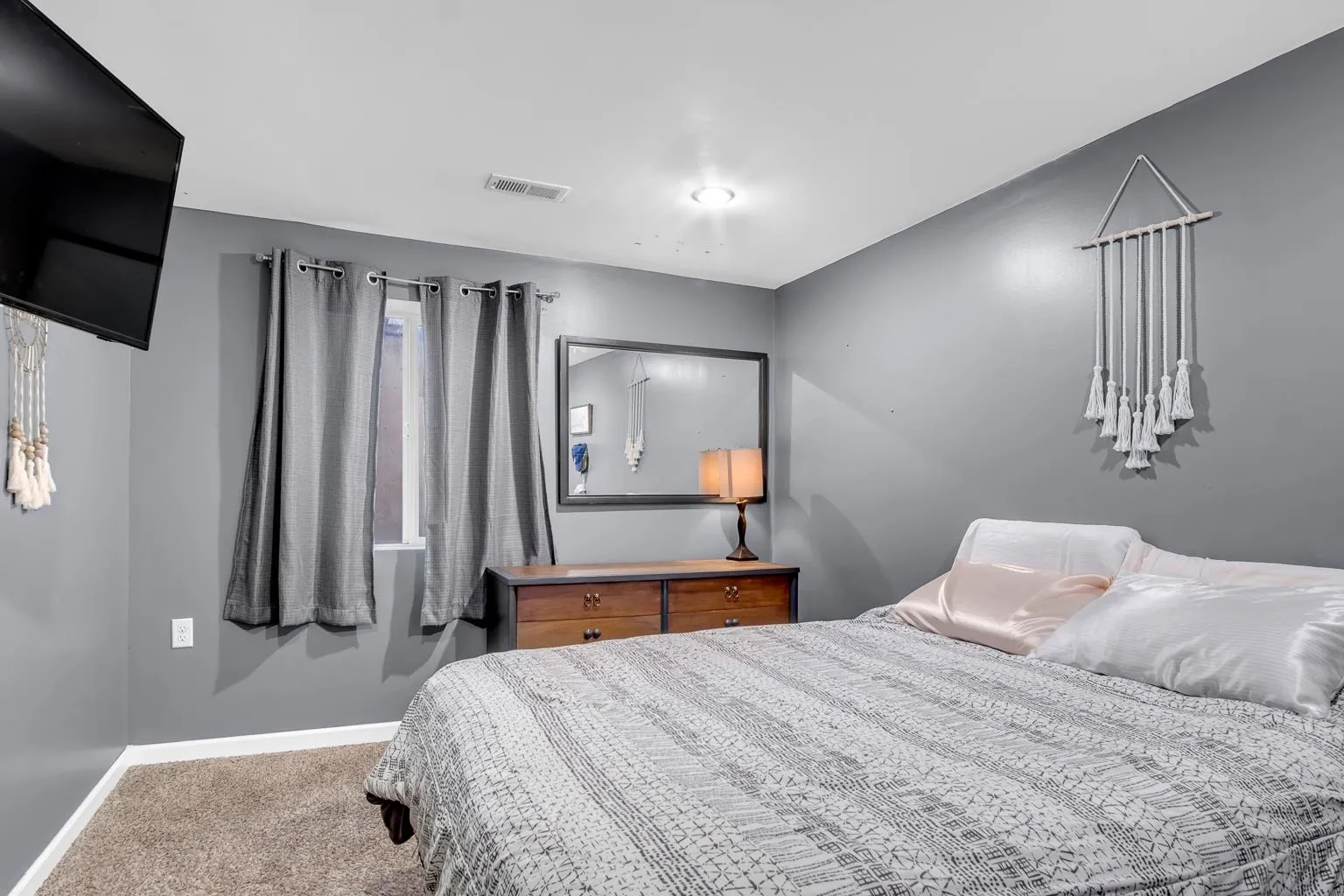 Newton, Kansas 67114, United States, 4 Bedrooms Bedrooms, ,3 BathroomsBathrooms,Residential,Pending,23408