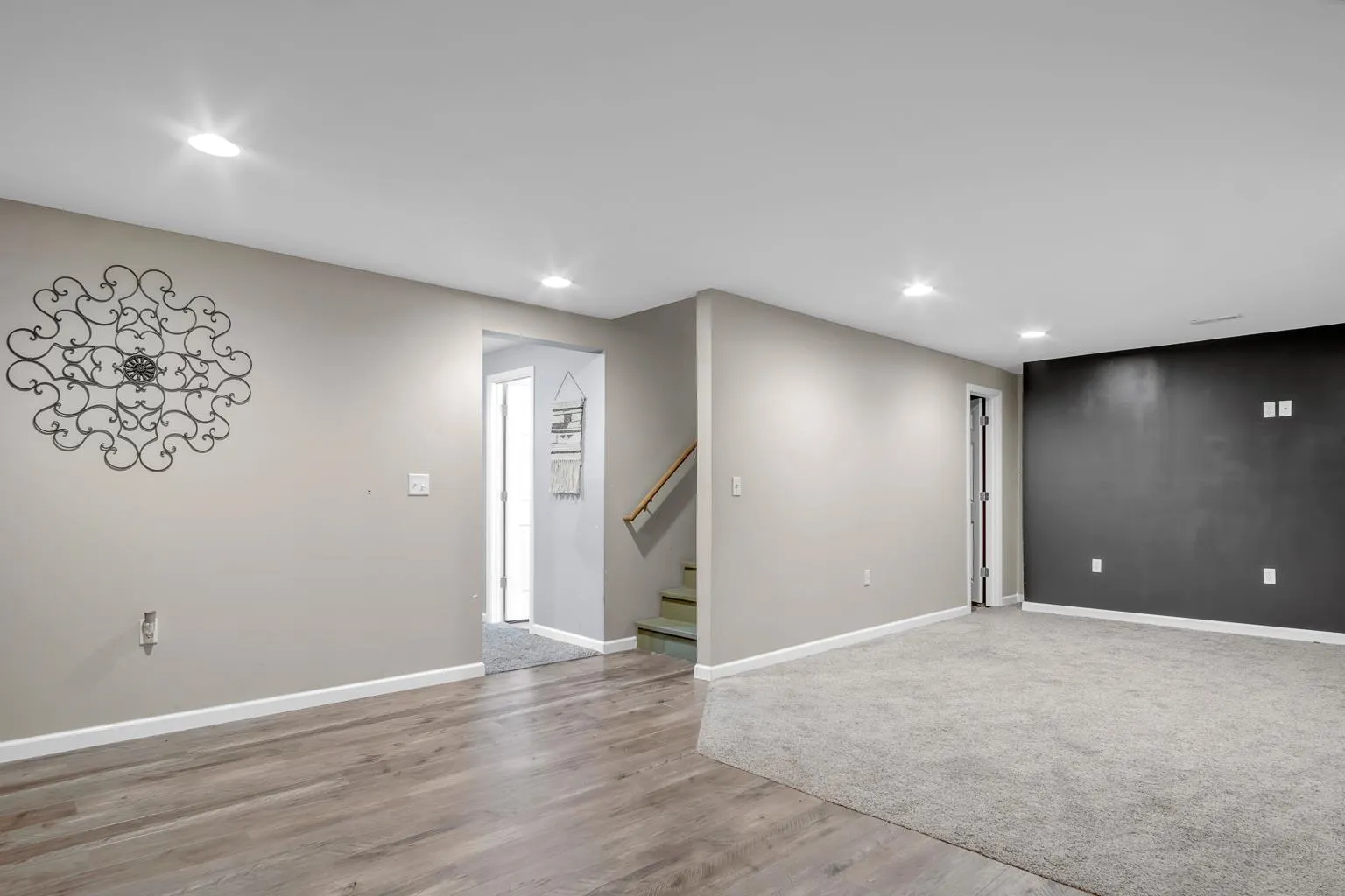 Newton, Kansas 67114, United States, 4 Bedrooms Bedrooms, ,3 BathroomsBathrooms,Residential,Pending,23408