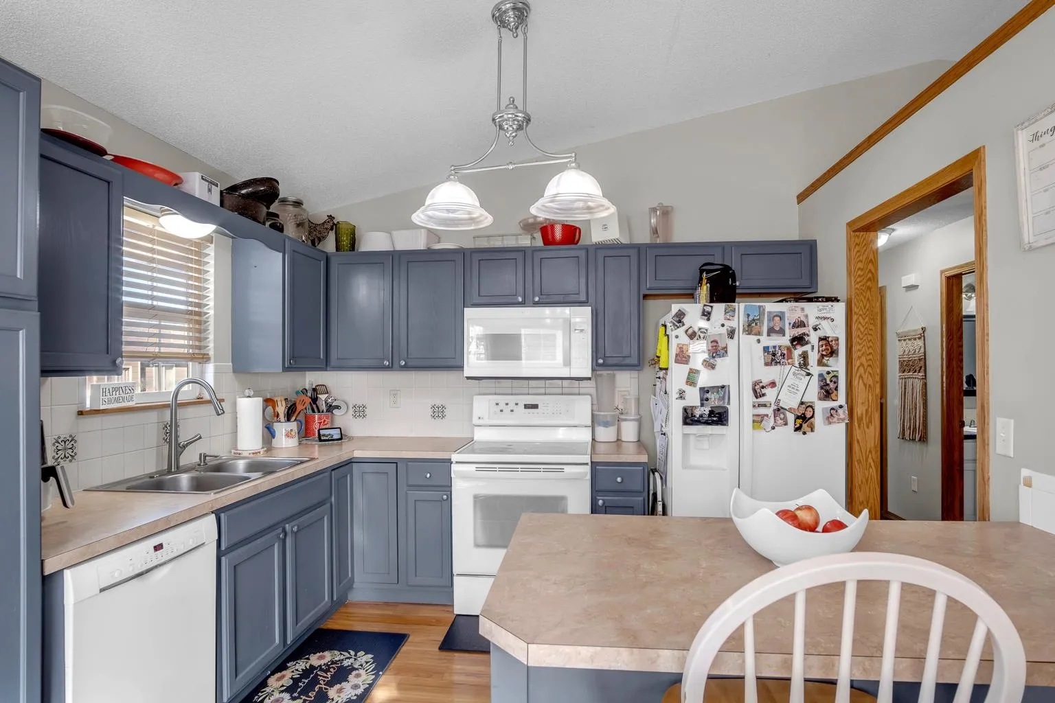 Newton, Kansas 67114, United States, 4 Bedrooms Bedrooms, ,3 BathroomsBathrooms,Residential,Pending,23408