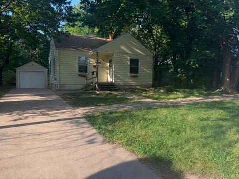 Homes For Sale - 425 E 2nd St<br/> Newton, KS 67114