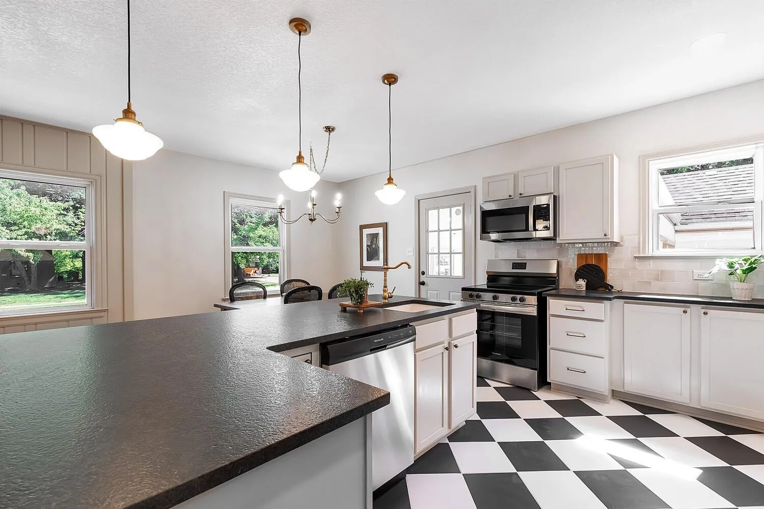 Wichita, Kansas 67218, United States, 2 Bedrooms Bedrooms, ,1 BathroomBathrooms,Residential,Active,179536