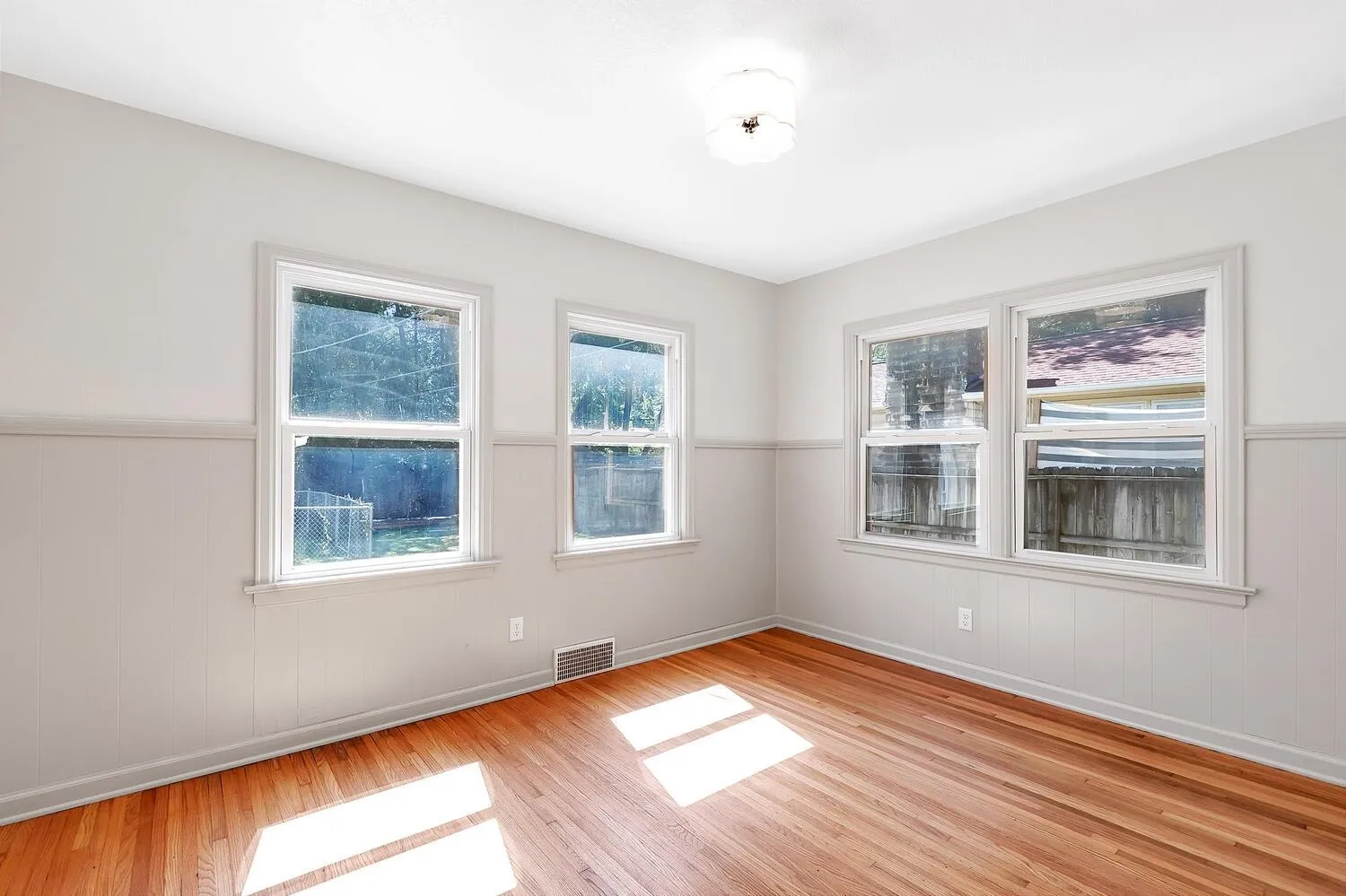 Wichita, Kansas 67218, United States, 2 Bedrooms Bedrooms, ,1 BathroomBathrooms,Residential,Active,179536