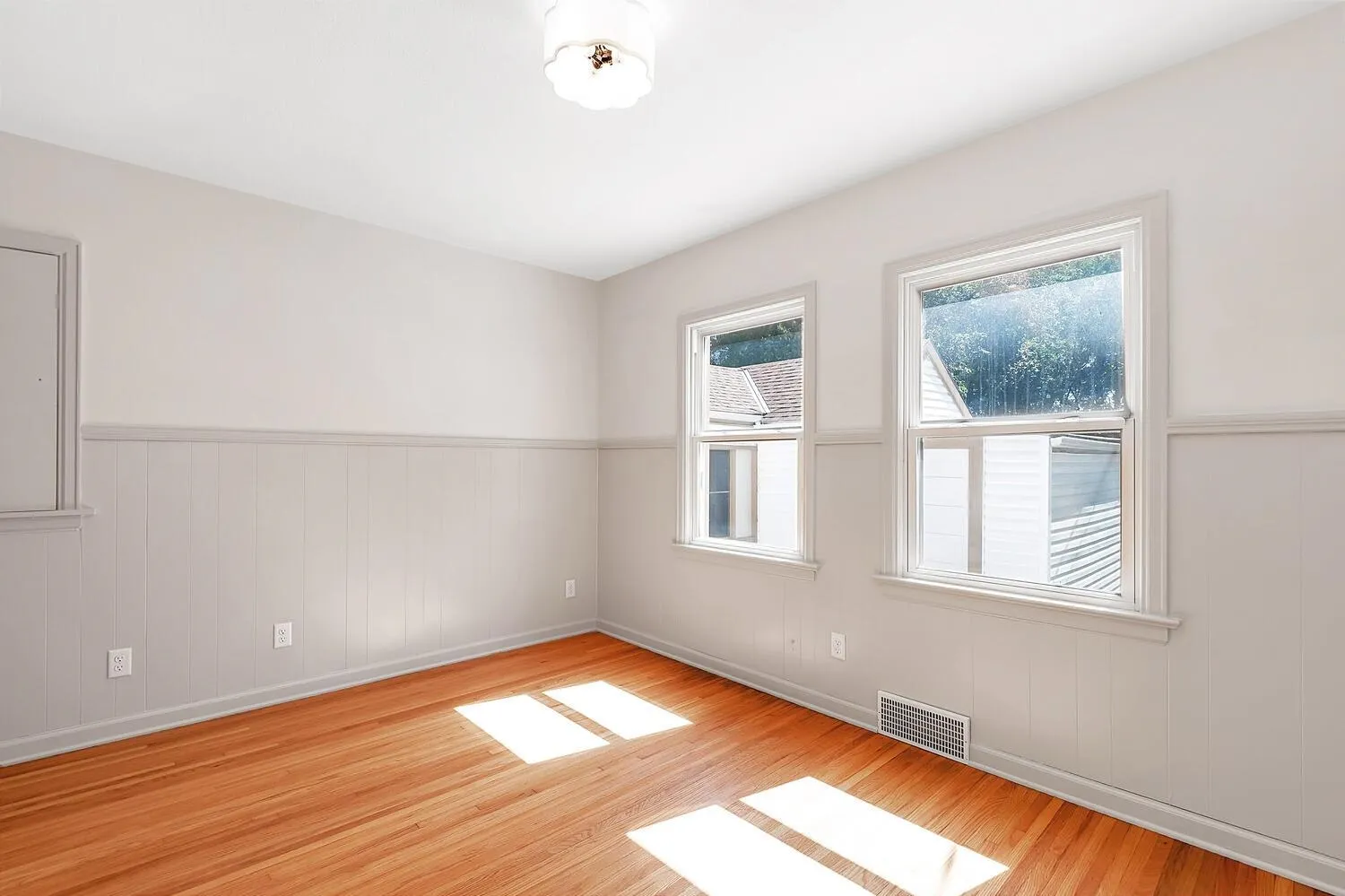 Wichita, Kansas 67218, United States, 2 Bedrooms Bedrooms, ,1 BathroomBathrooms,Residential,Active,179536